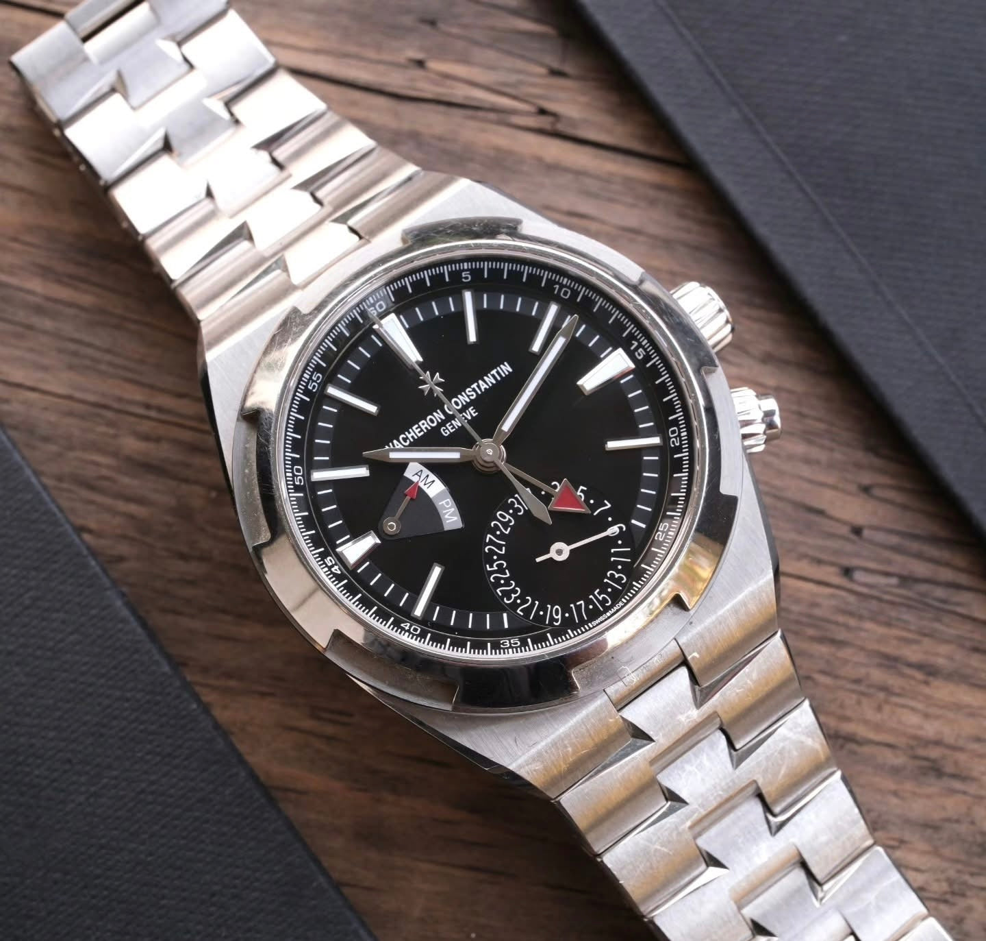 Đồng Hồ Vacheron Constatin 7900V Black Dial 41mm