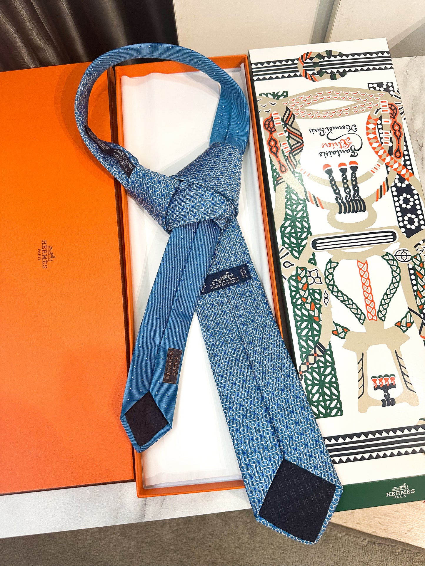 Cà Vạt Hermes 22