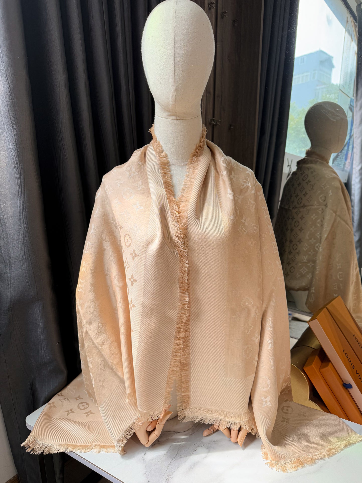 Khăn LV Begie Nâu 7/3