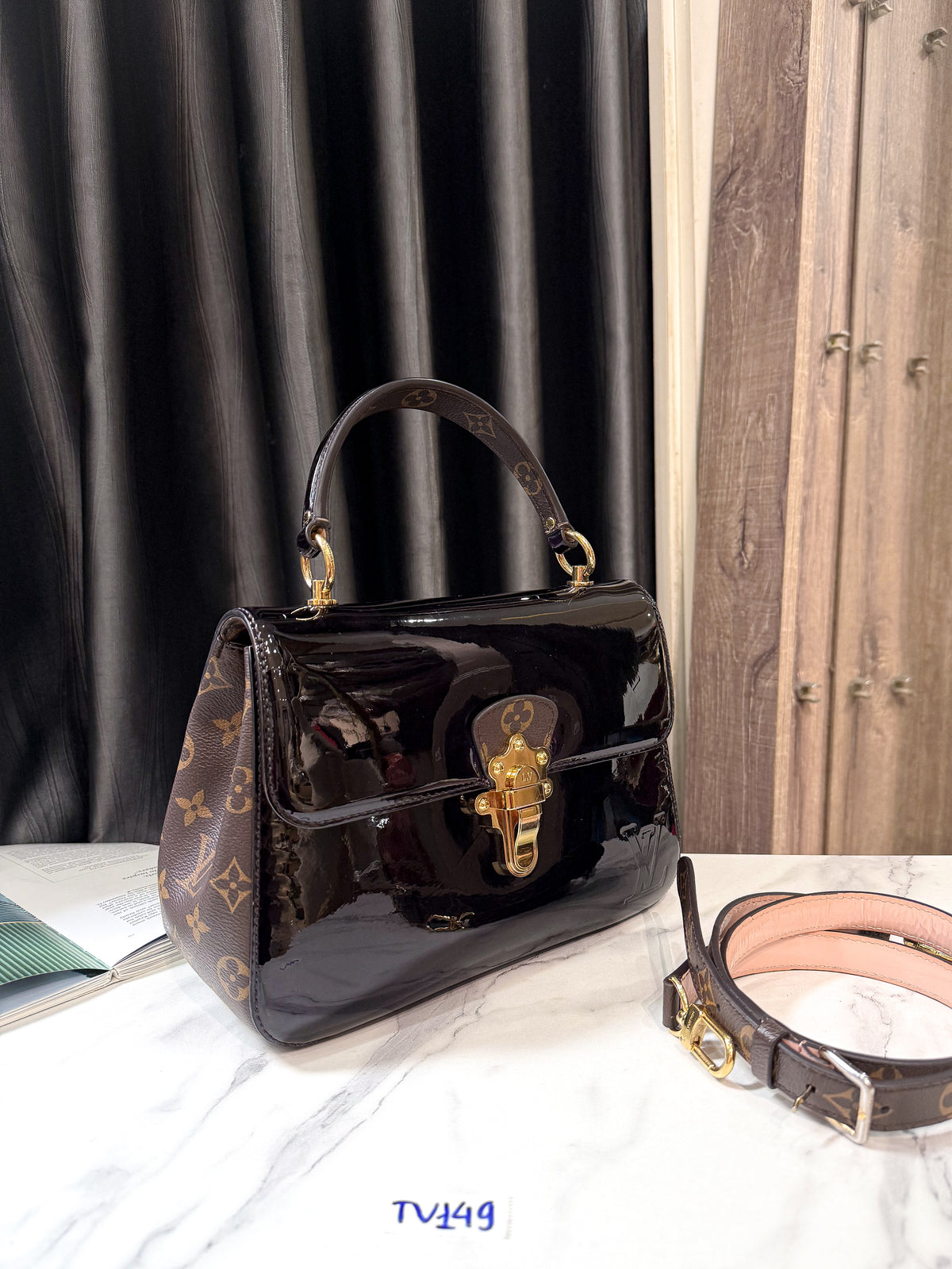 A A LV Cherry Wood TV149