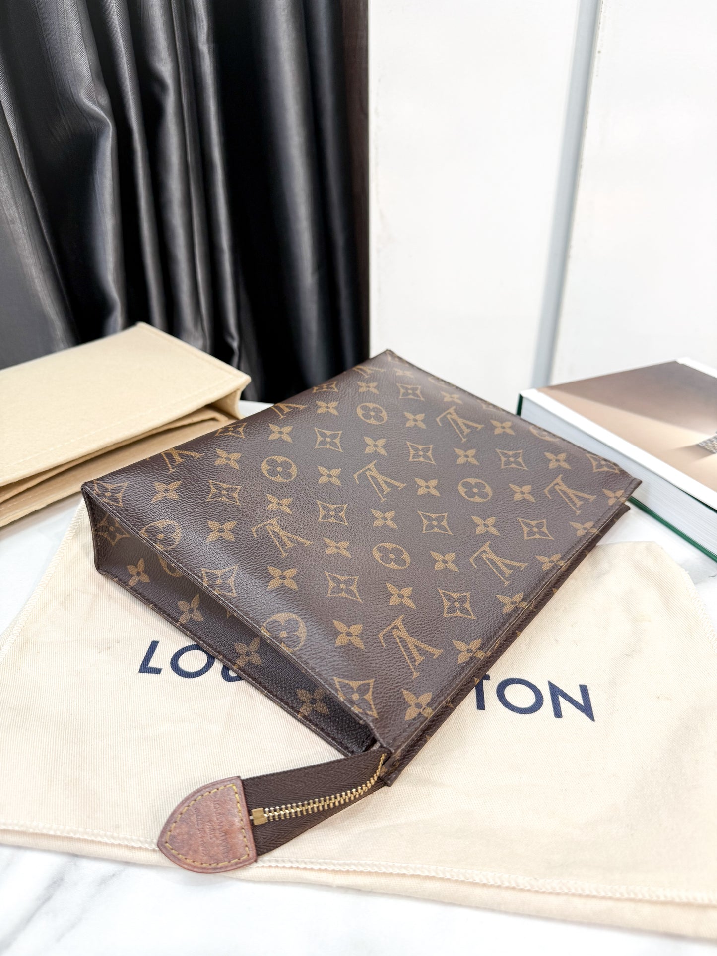 Pouch LV Mono