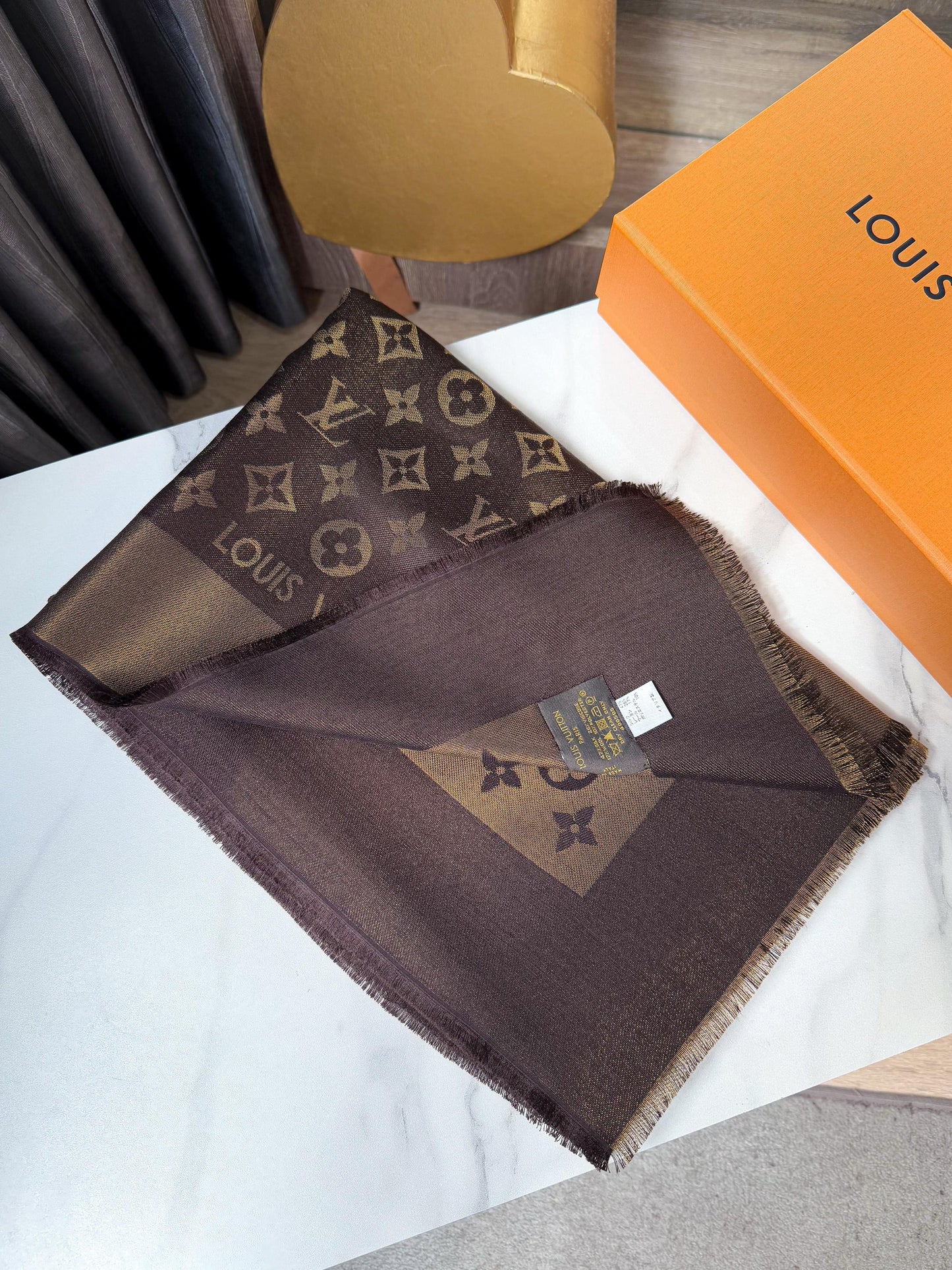 Khăn LV Ánh Kim Nâu 26/2