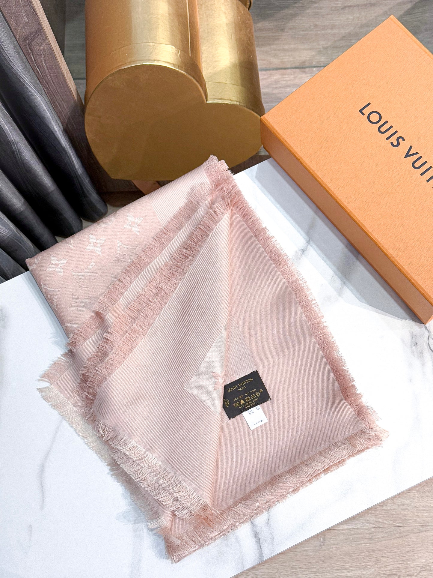 Khăn LV Hồng 28/2