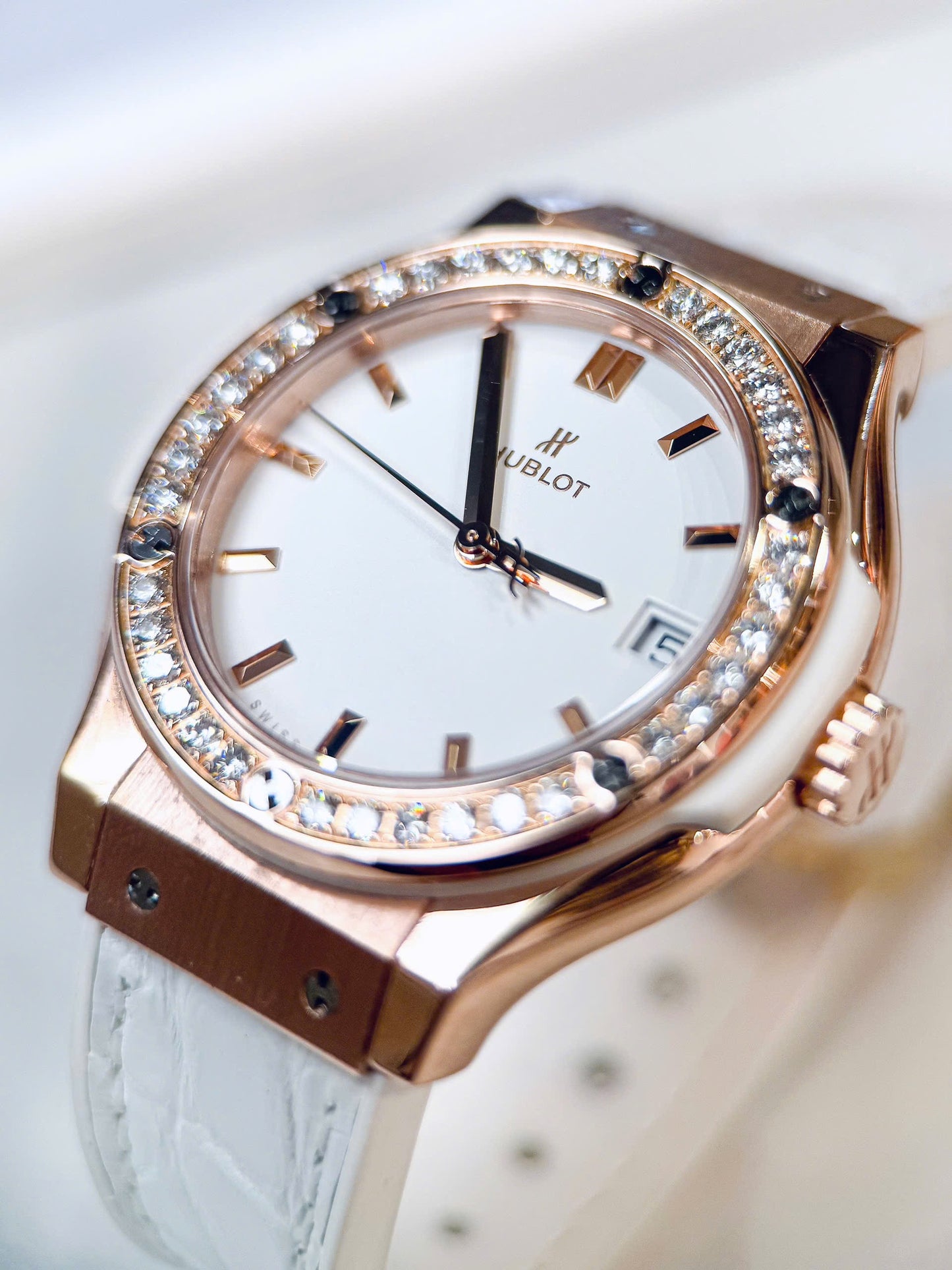 Đồng Hồ Hublot Classic Fusion King Gold White 33mm