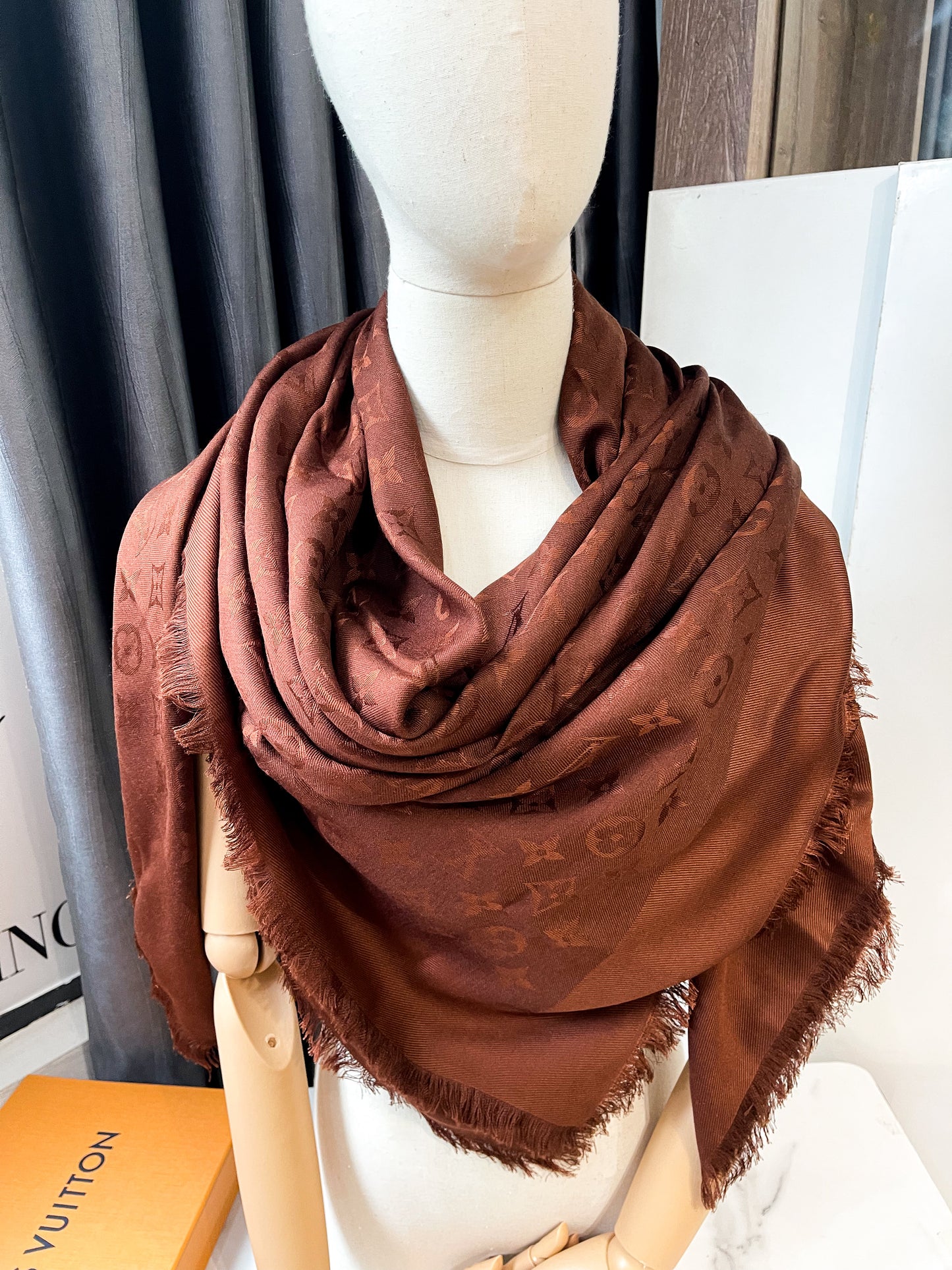 Khăn LV Nâu Khổ 140x140