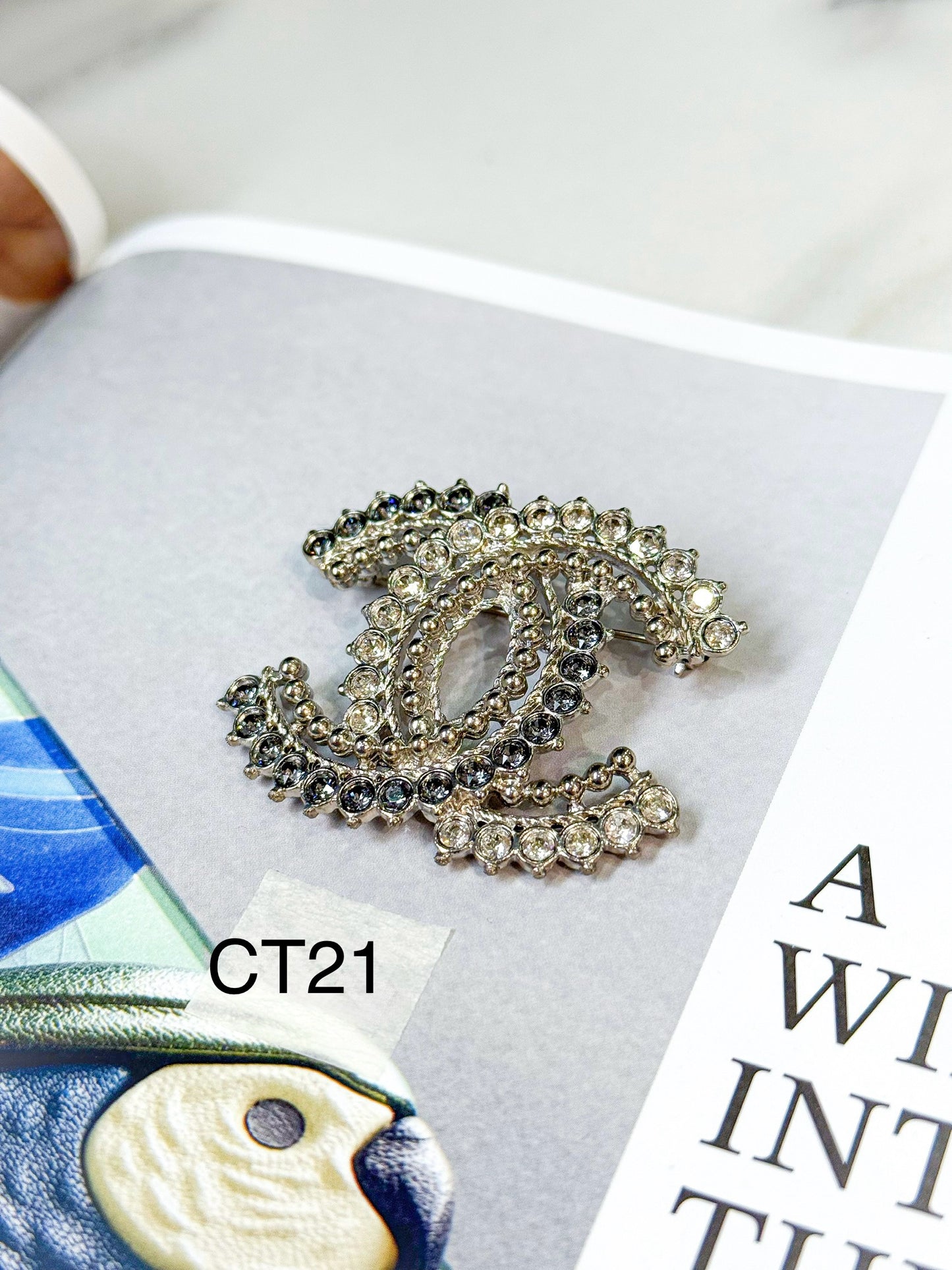 Cài Áo Chanel CT21