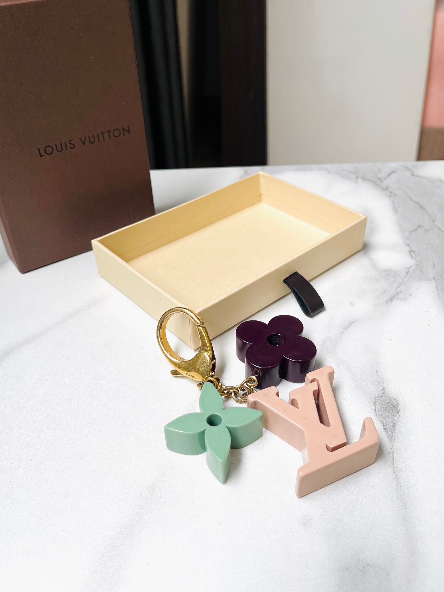 Charm LV