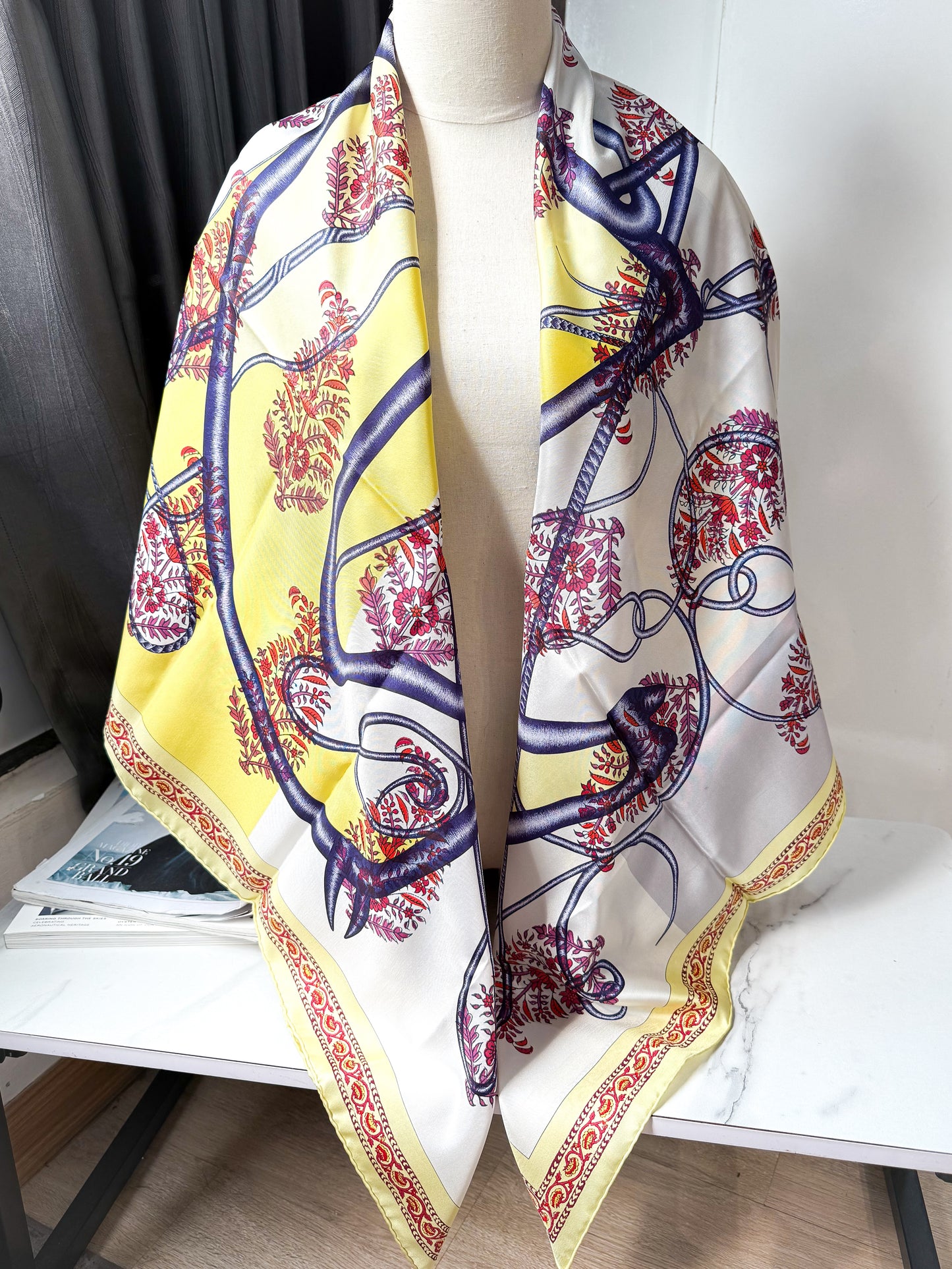 Khăn Lụa Hermes Tone Vàng Trắng