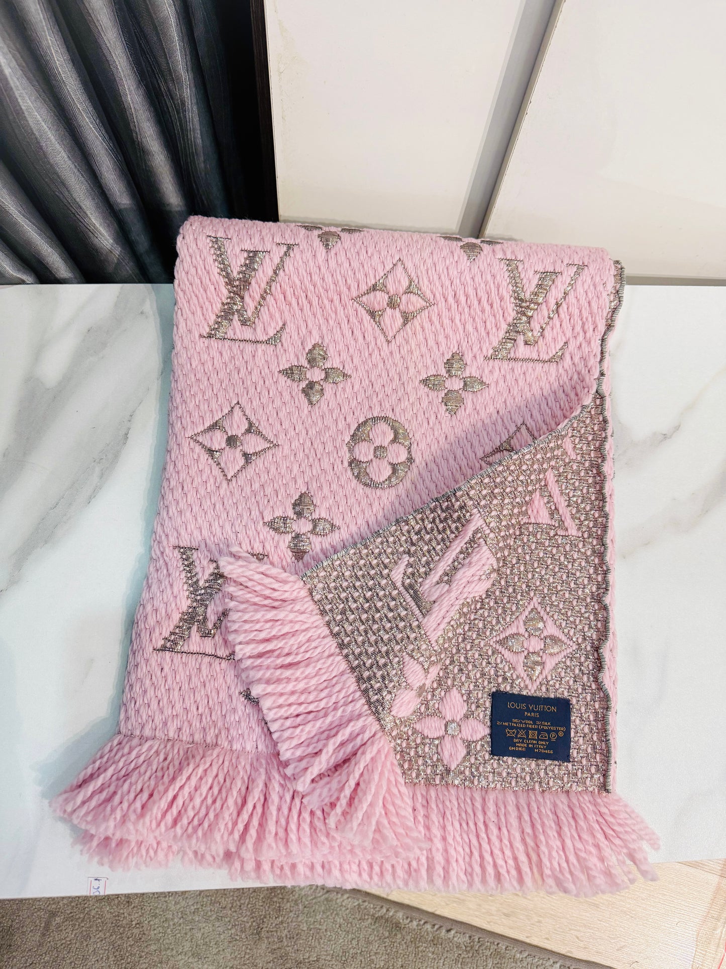 Khăn LV Len Hồng Ánh Kim