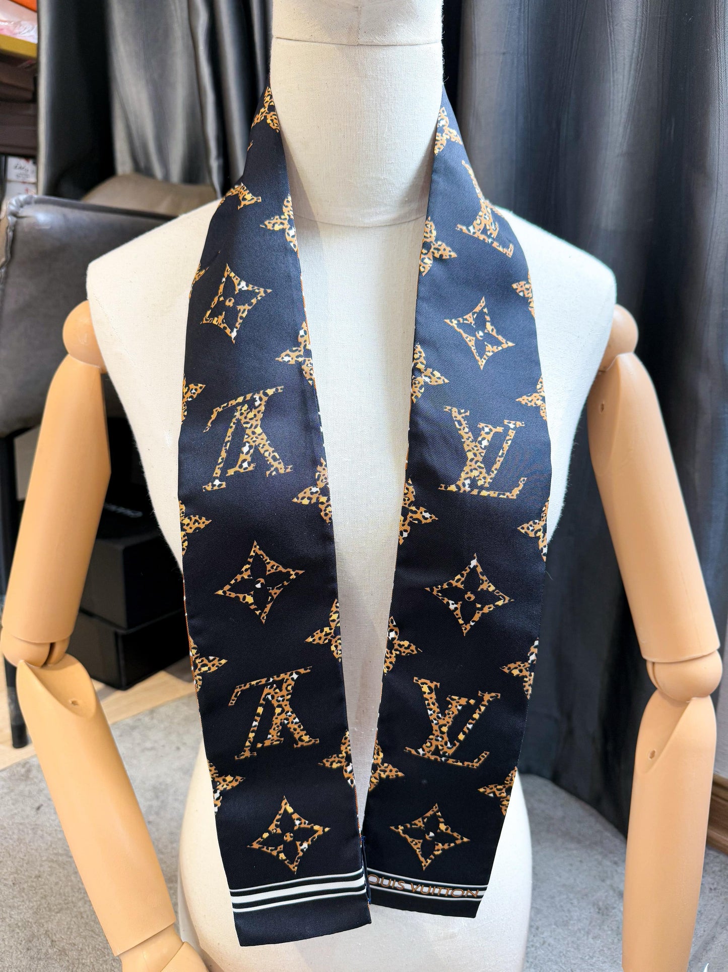 Khăn Twilly LV 26/2