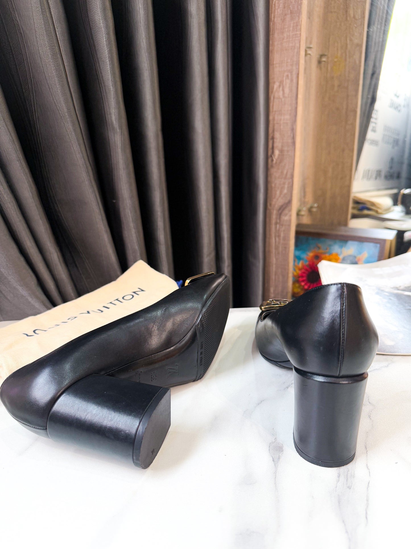 Giày LV Logo Đen Size 36.5 Used Fit 37.5 Hoặc 38 Mỏng