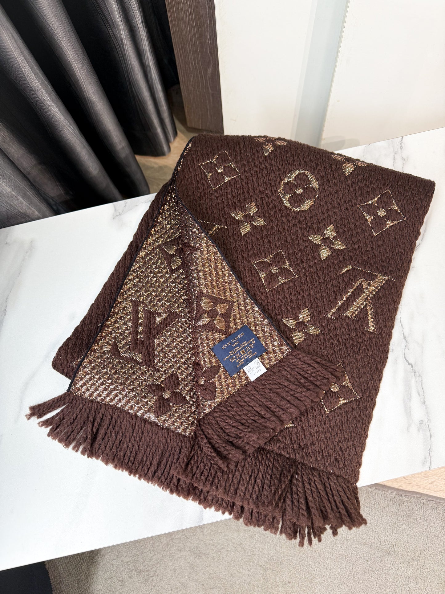 Khăn Len LV Nâu Ánh Kim