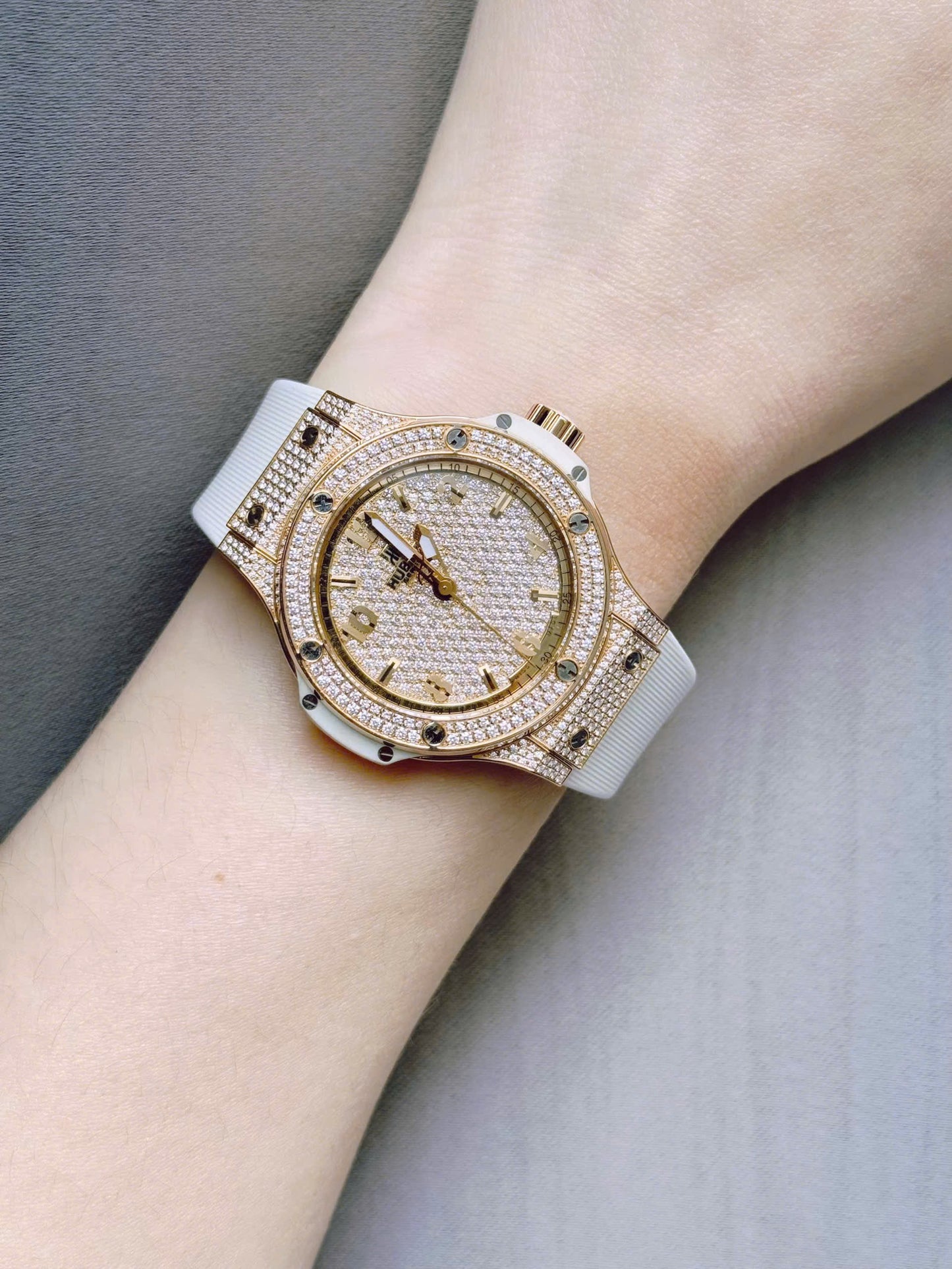 Đồng Hồ Hublot Bigbang 38mm King Gold Full Diamond Zin