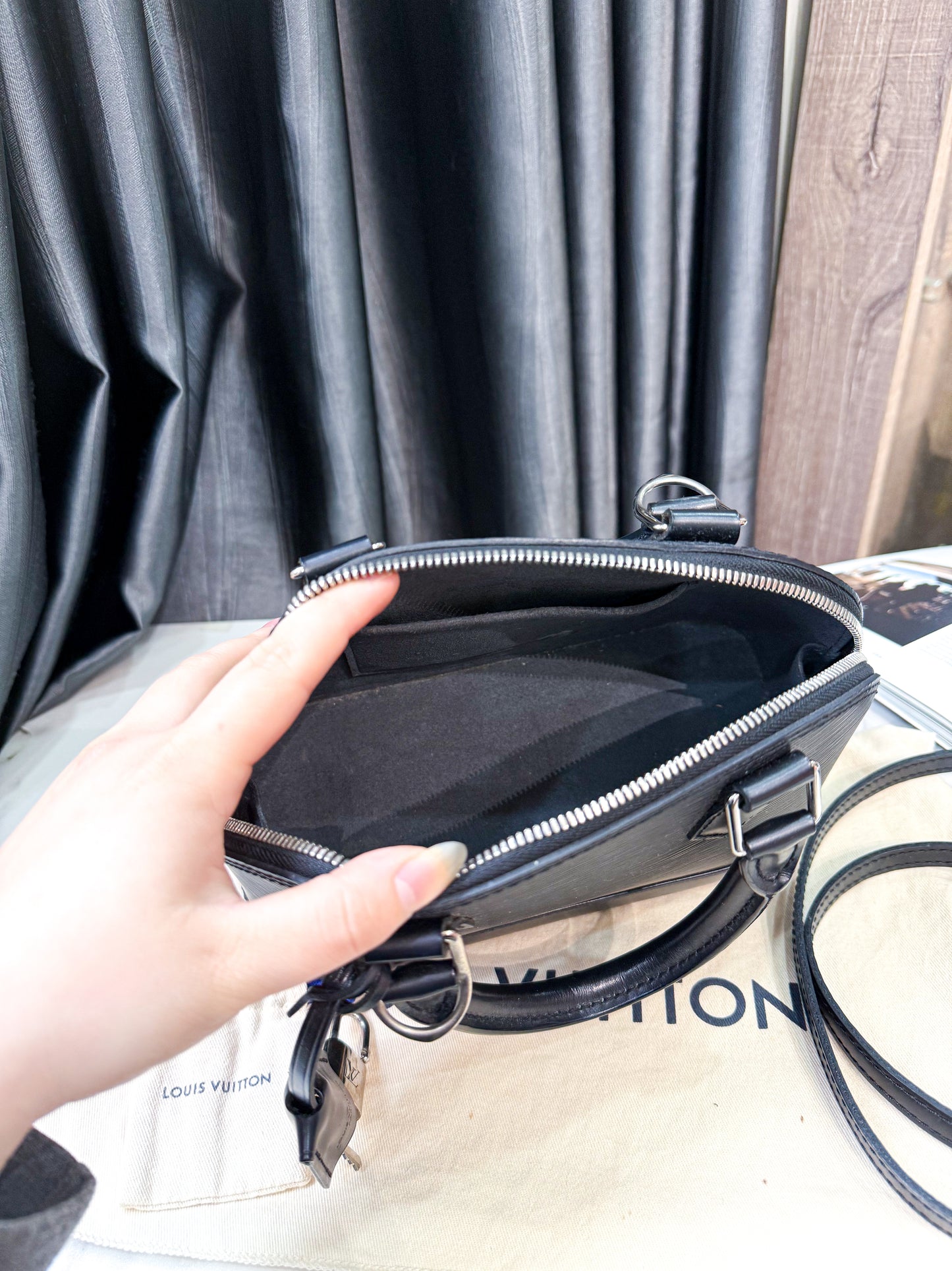 A A LV Alma BB Epi Đen