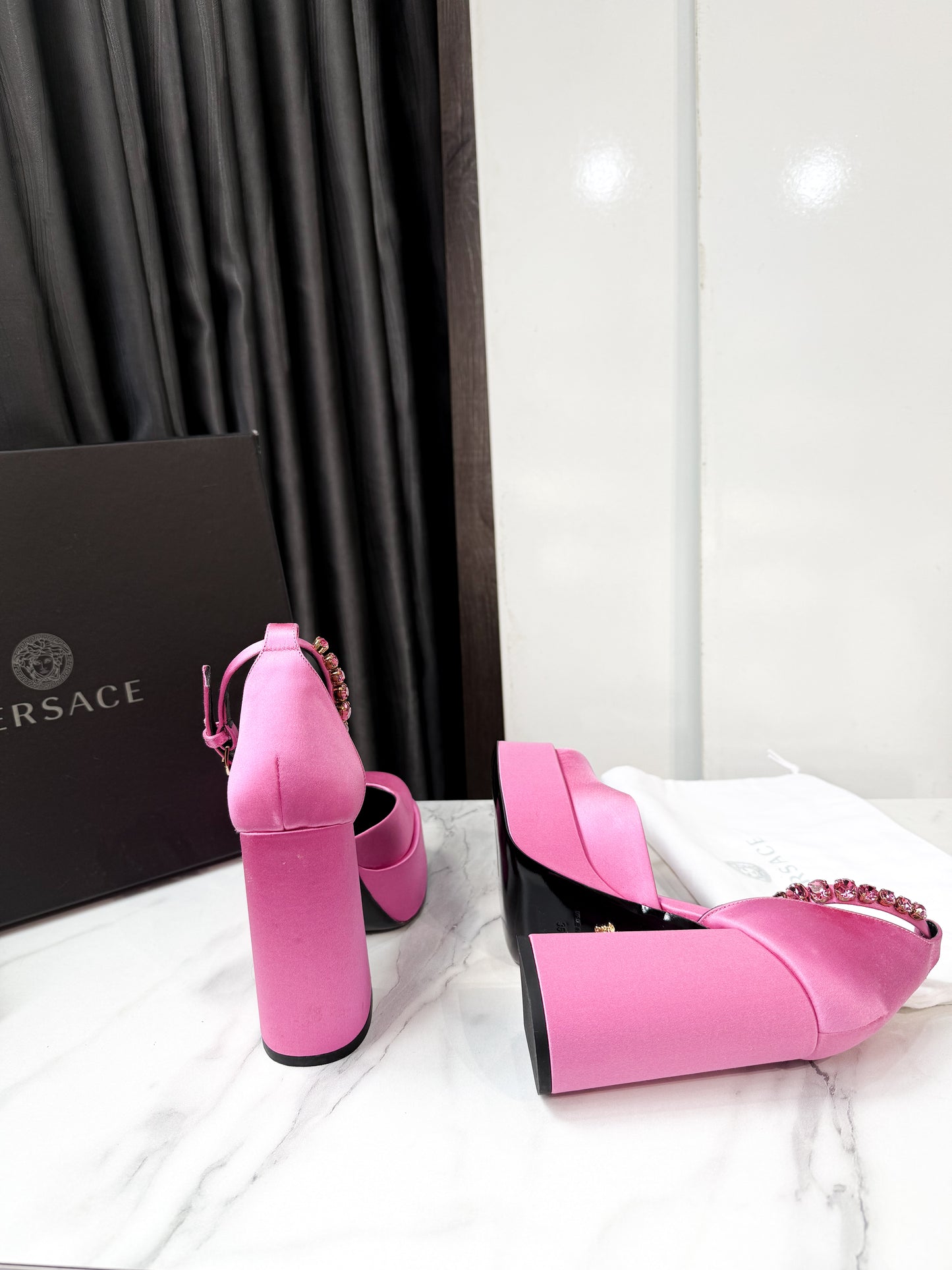 Giày Versace Hồng Size 35