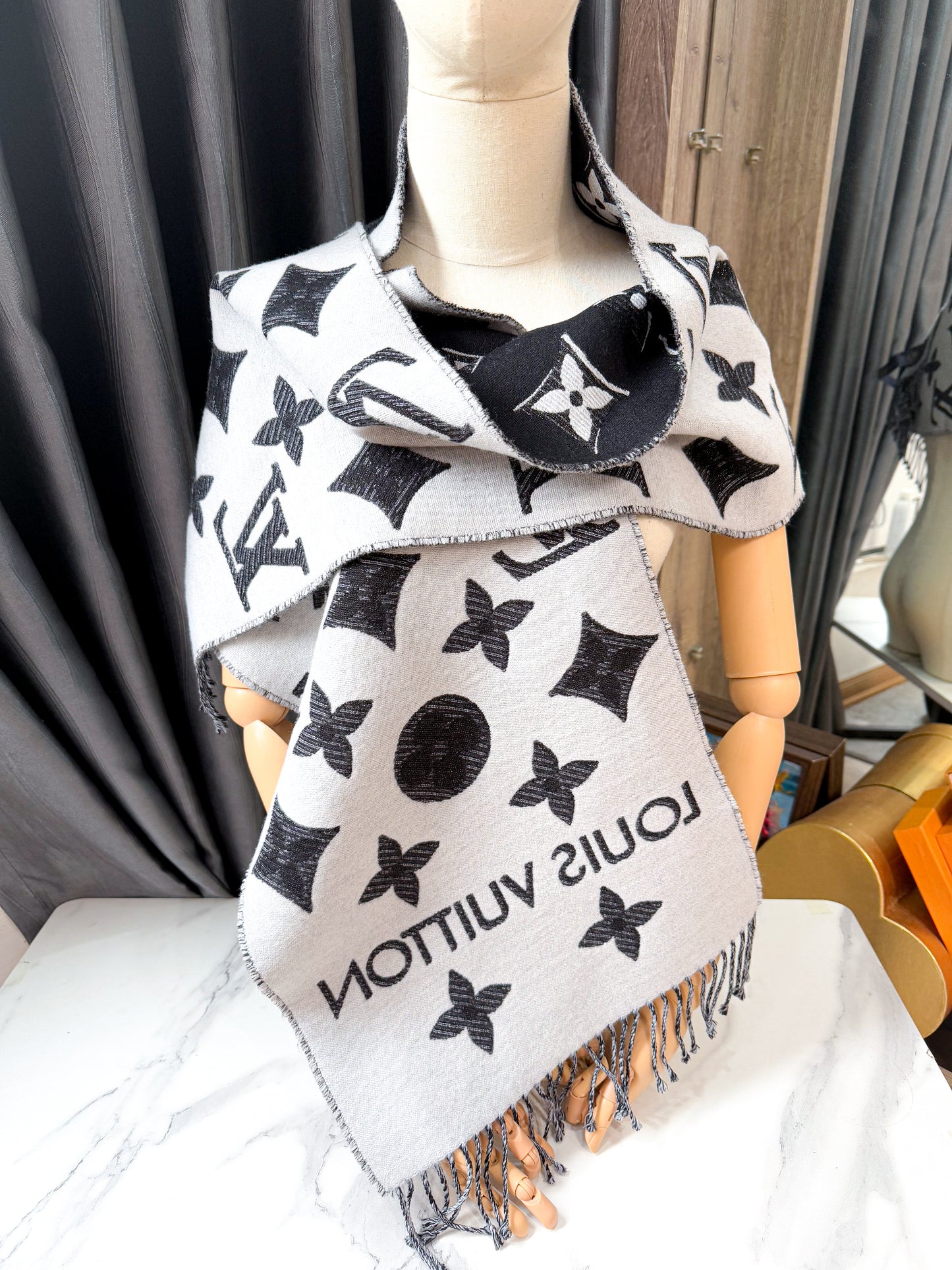 Khăn LV Len Ánh Kim 20/3