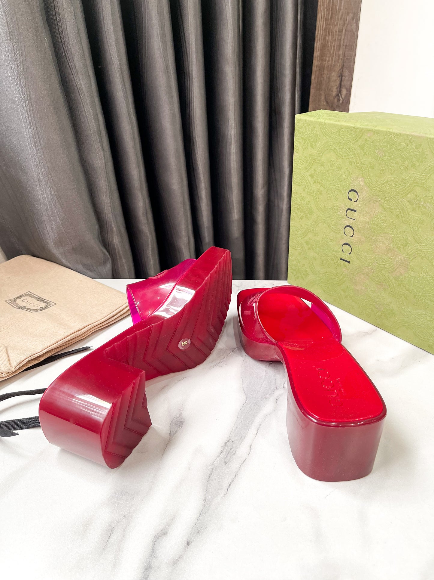 Dép Nhựa Gucci Đỏ Size 35
