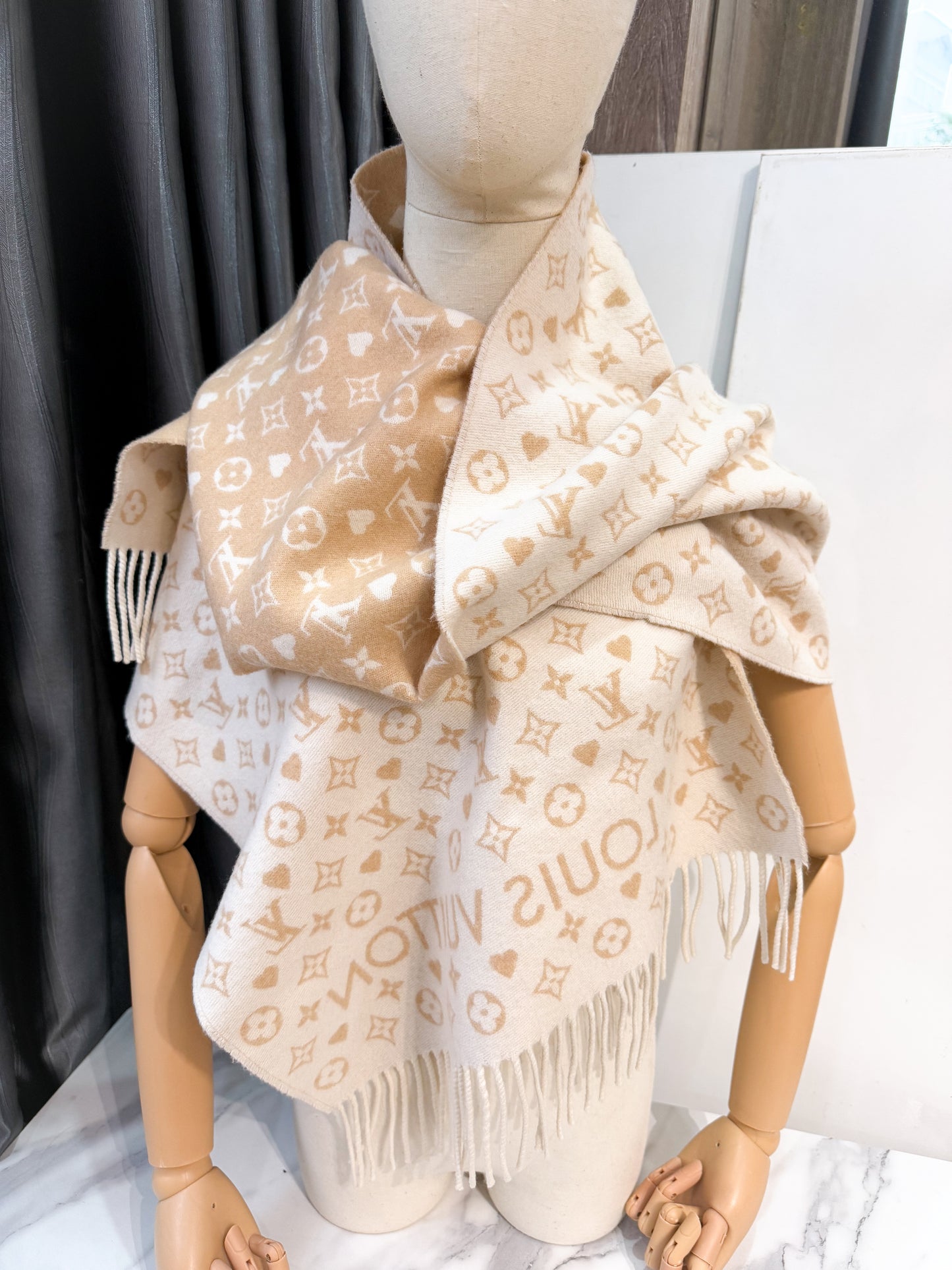 Khăn LV Cashmere Begie