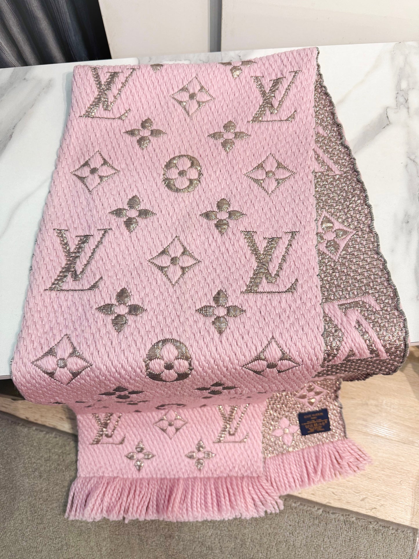 Khăn LV Len Hồng Ánh Kim