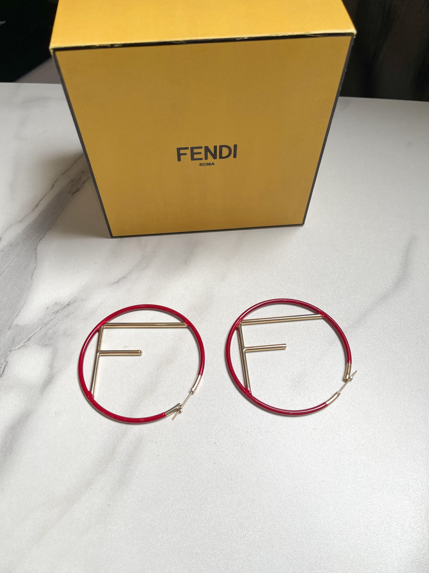 Khuyên Tai Fendi