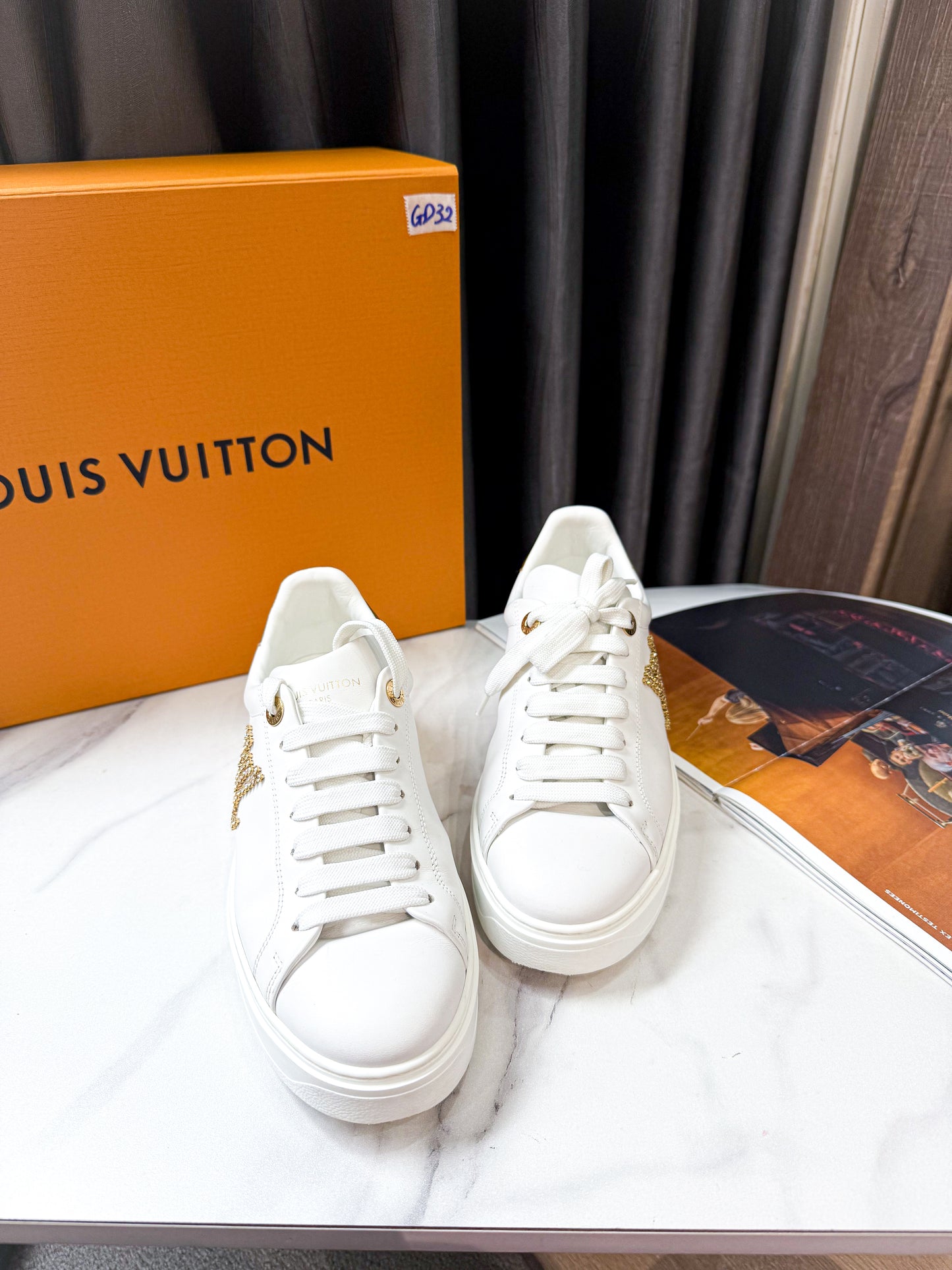 Giày LV Trắng Logo Hạt Size 37 Fit Chân 38 GD32