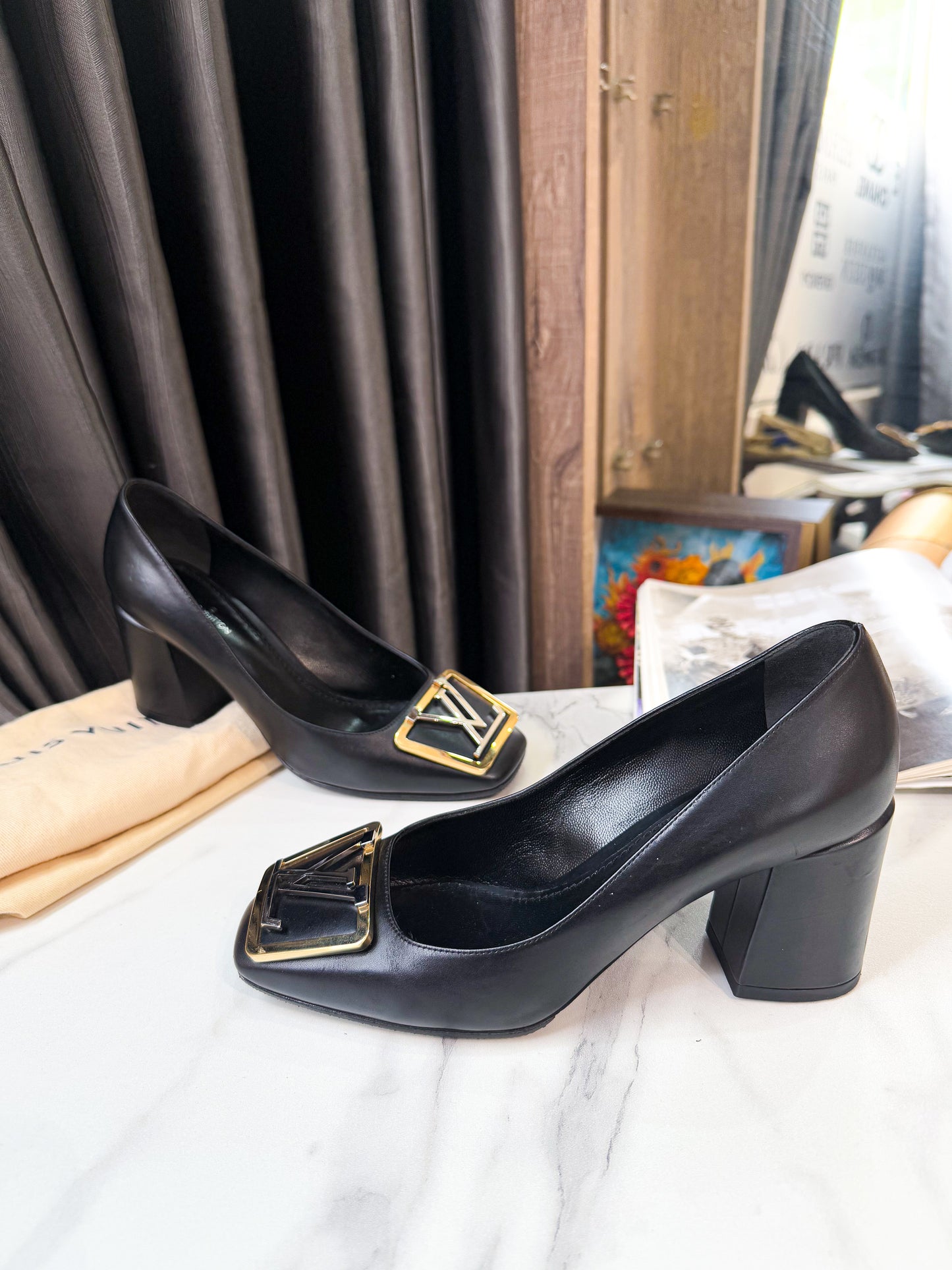 Giày LV Logo Đen Size 36.5 Used Fit 37.5 Hoặc 38 Mỏng