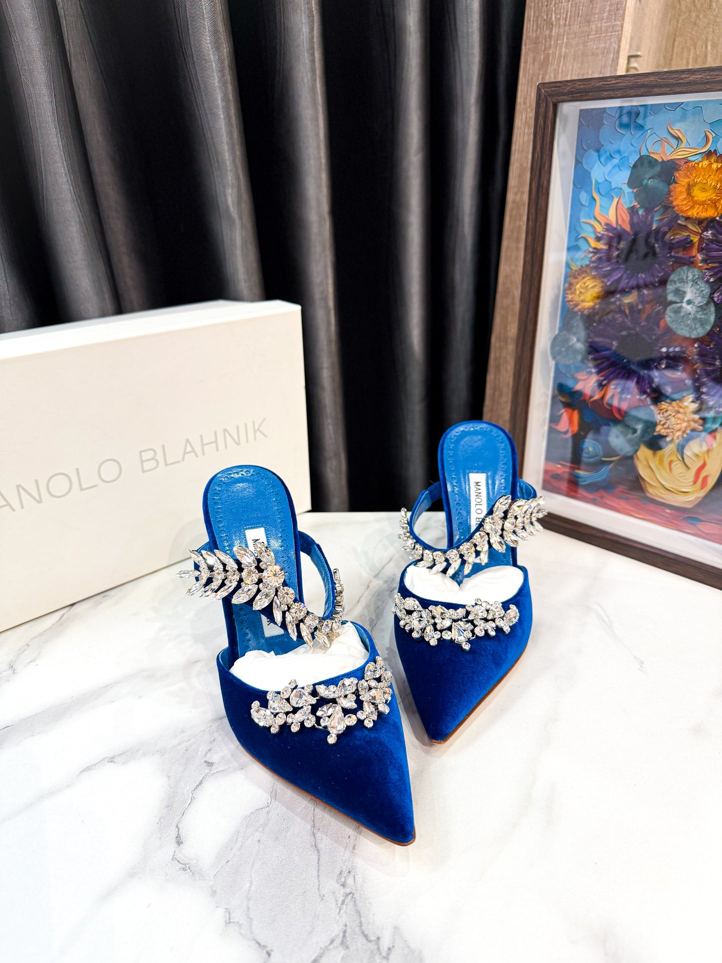 Guốc Manolo Đính Đá Xanh Size 36