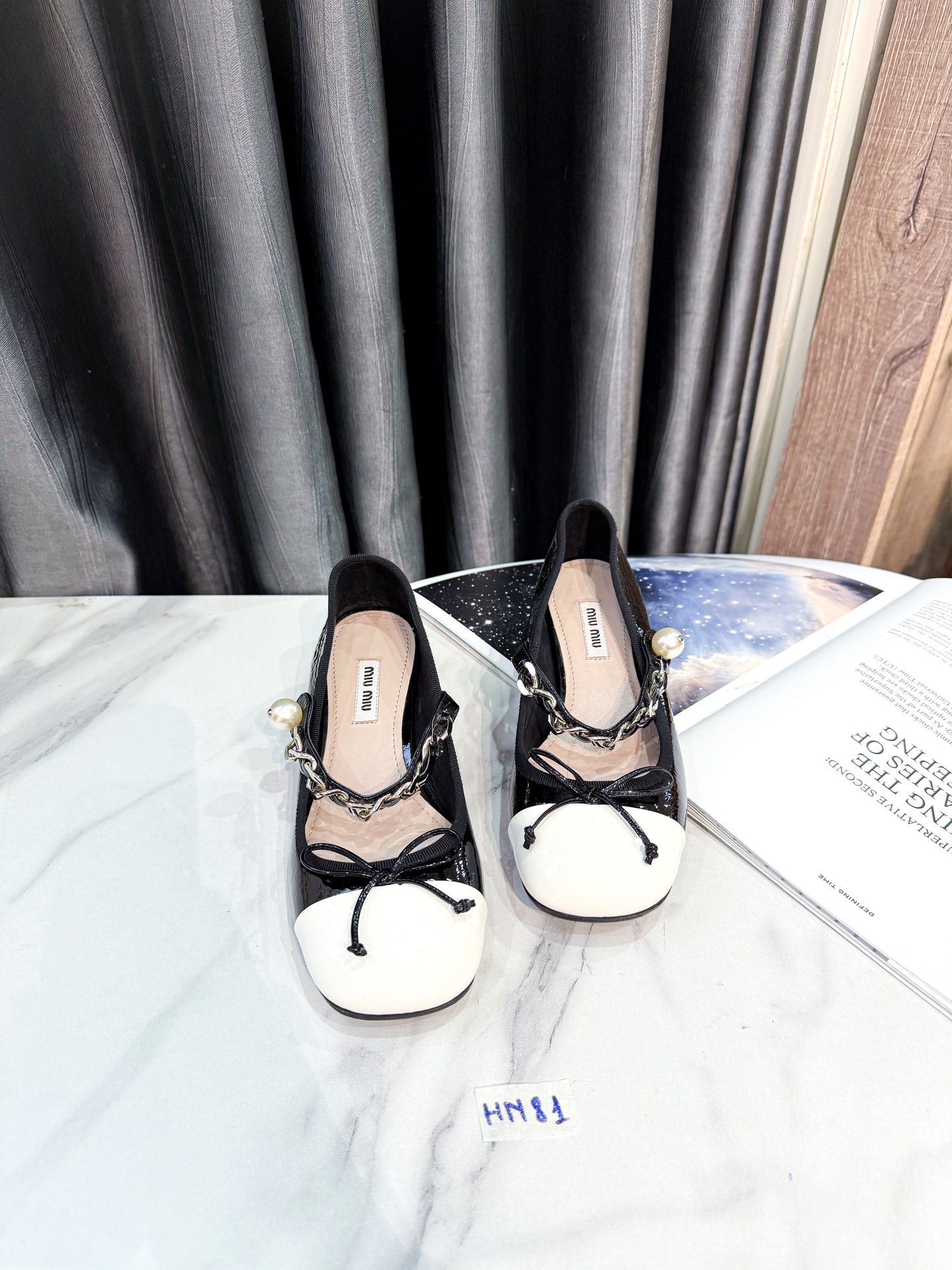 Giày MiuMiu Phối Đen Trắng Size 35.5 HN81