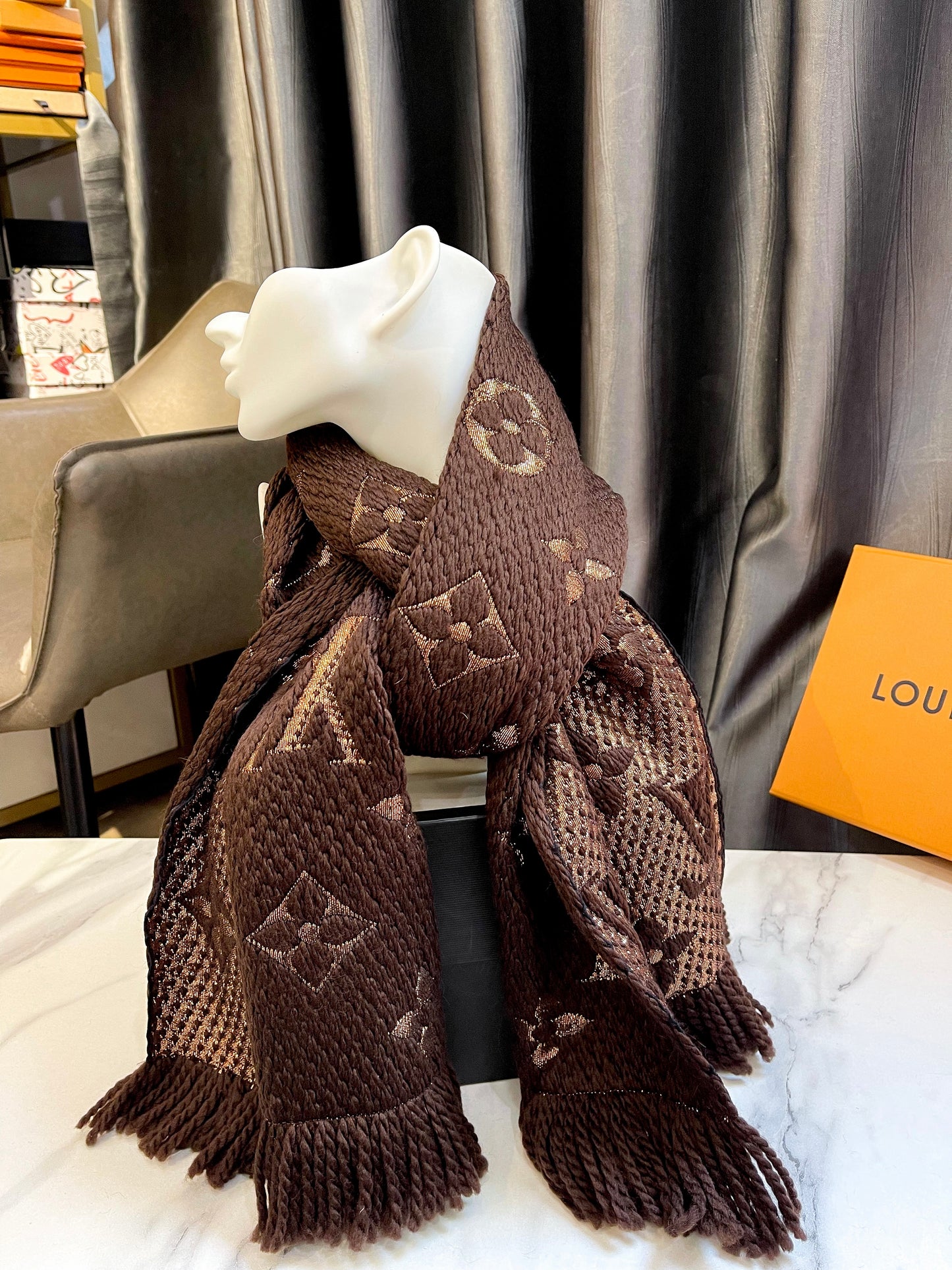 Khăn LV Len Ánh Kim Nâu