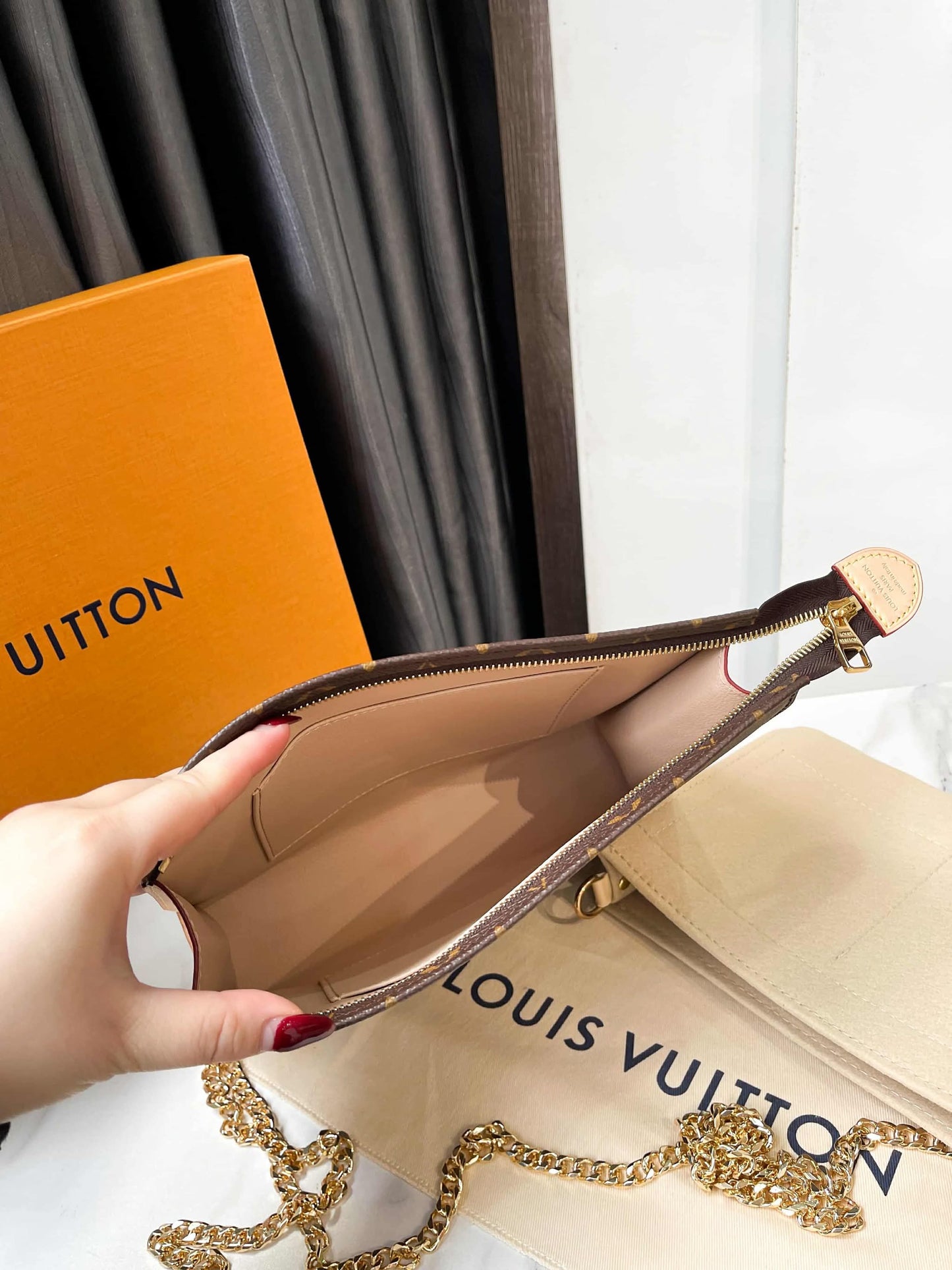 Pouch LV 26 New