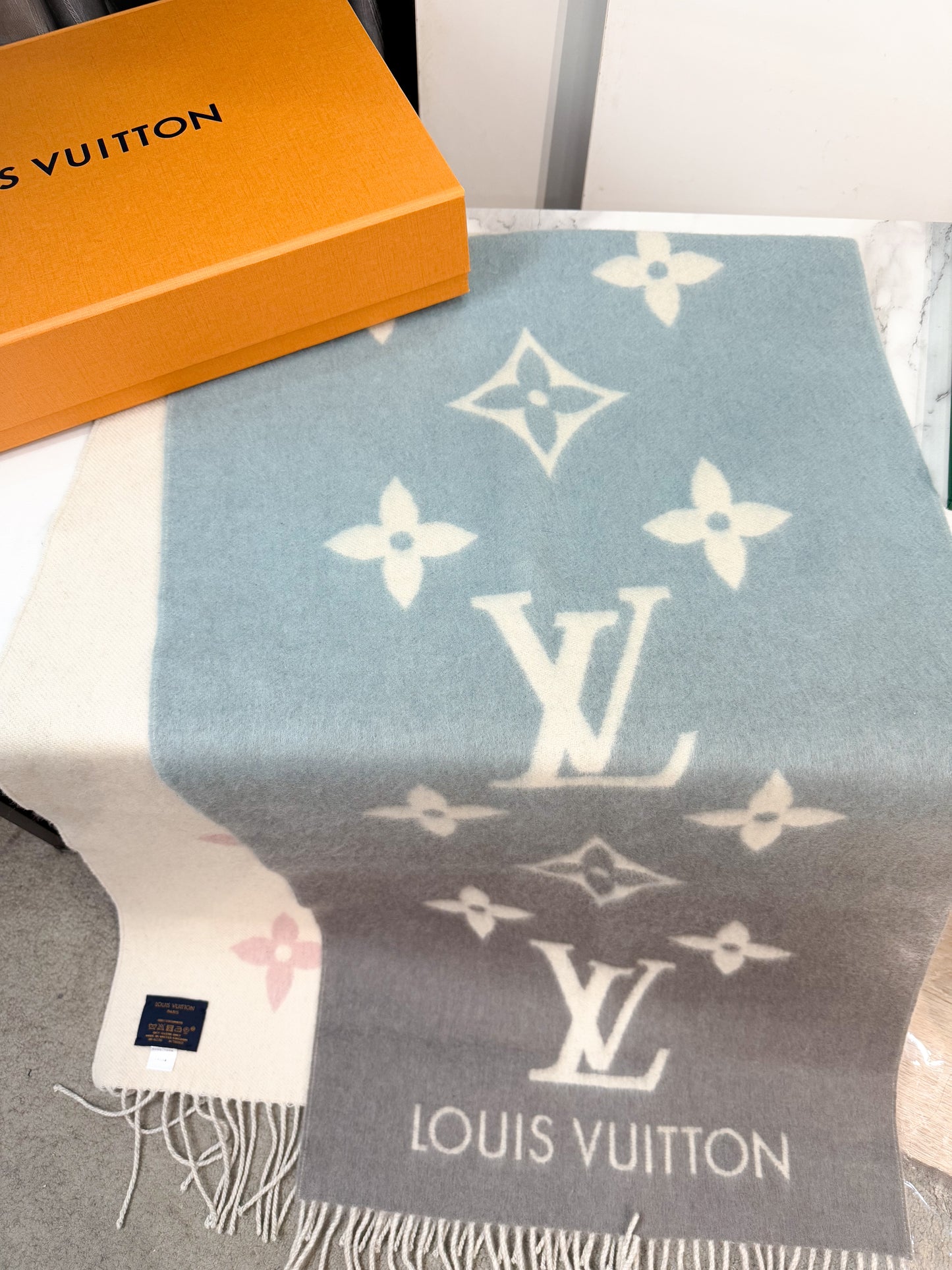 Khăn LV Cashmere Hồng Xanh