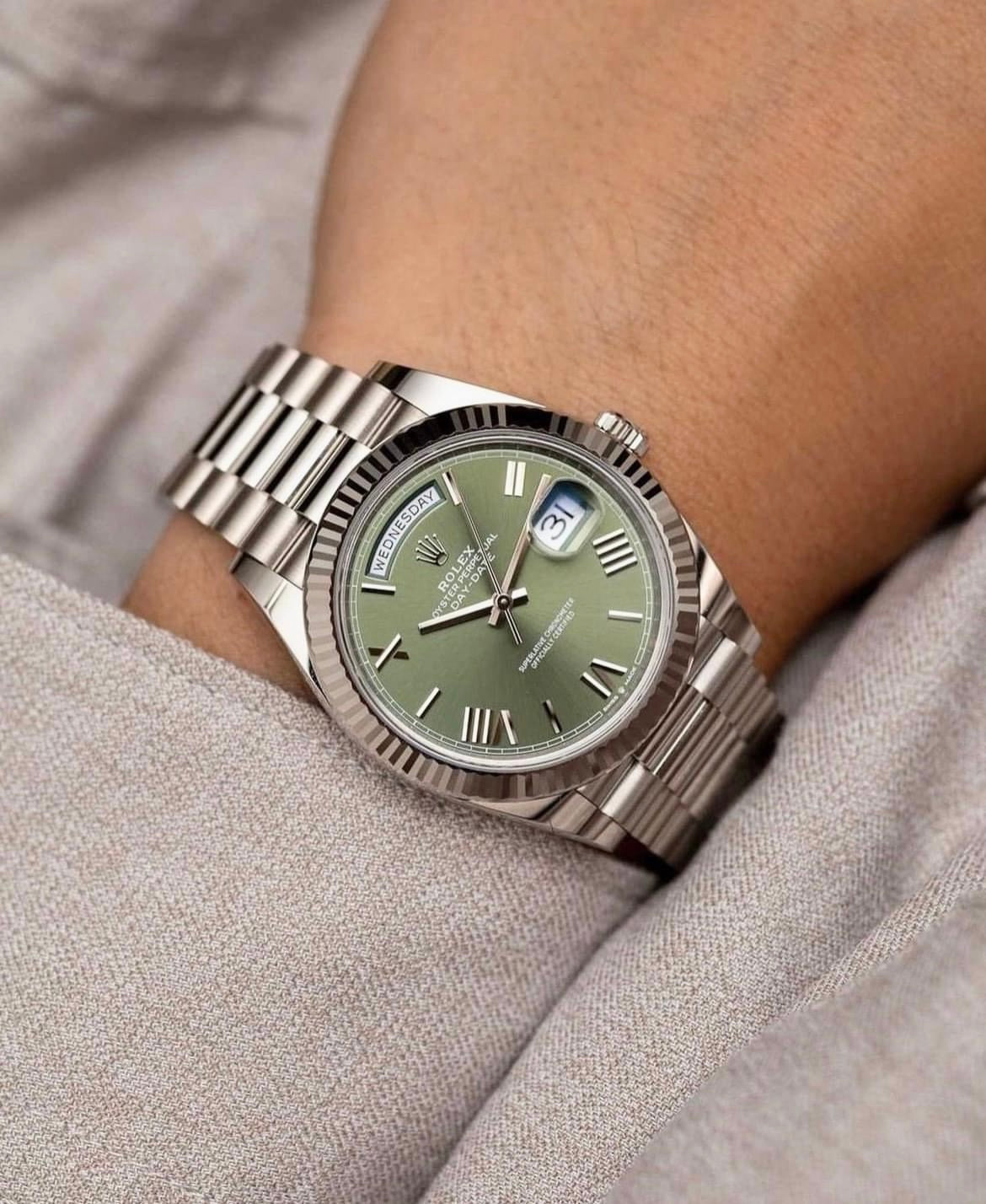 Đồng Hồ Rolex Day-Date 228239 White Gold Olive Green Dial