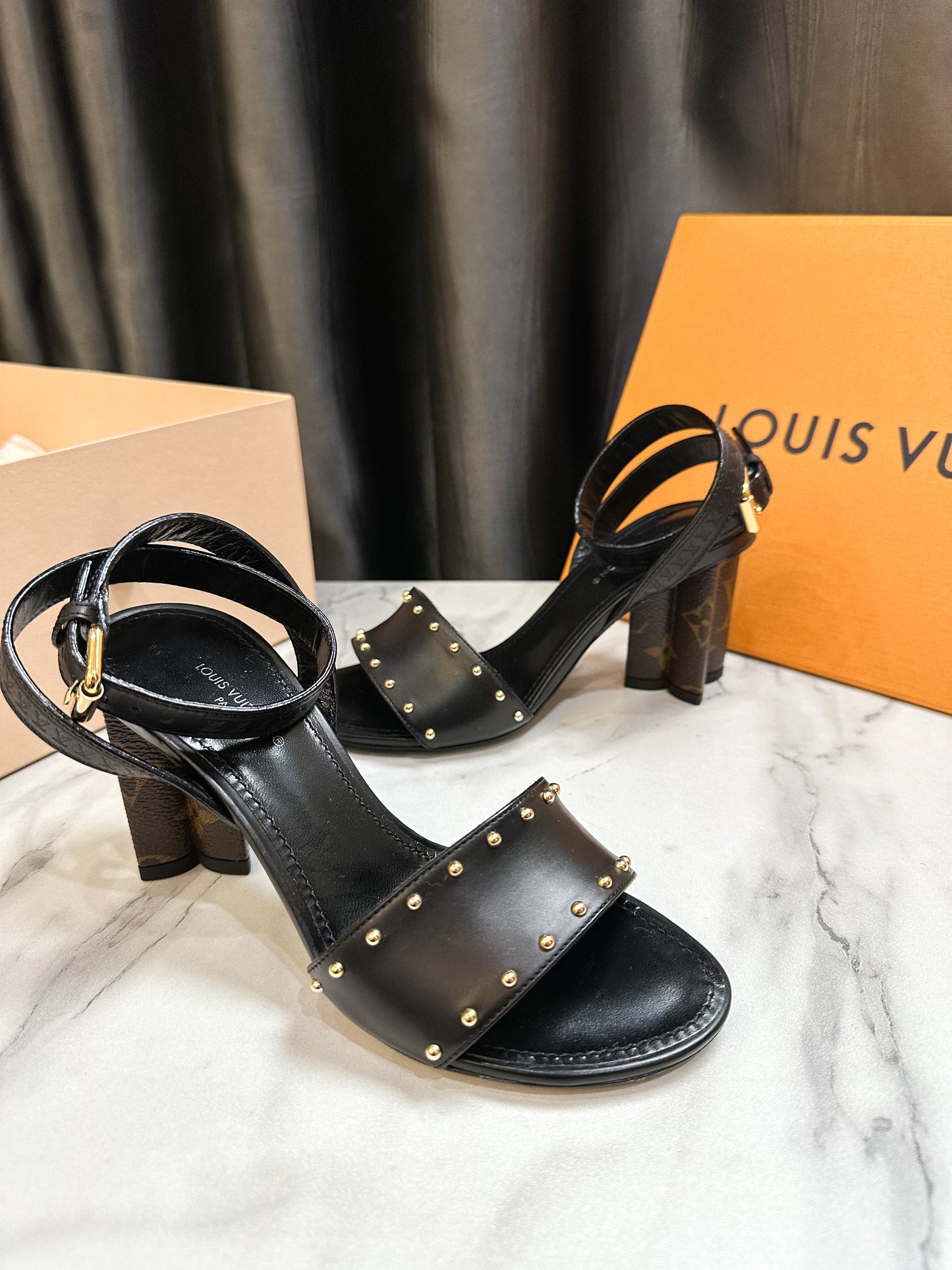 Sandal LV Đen