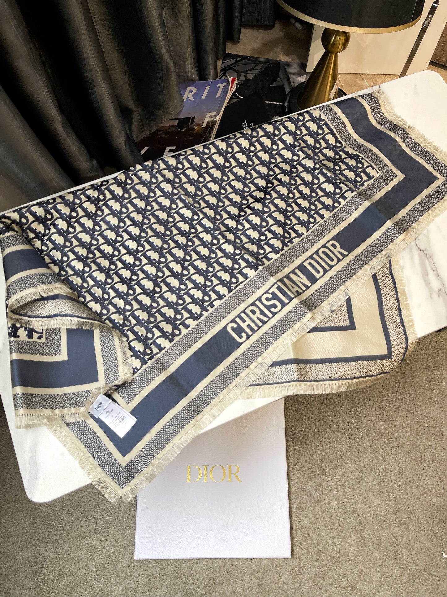 Khăn Dior Khổ 70x70