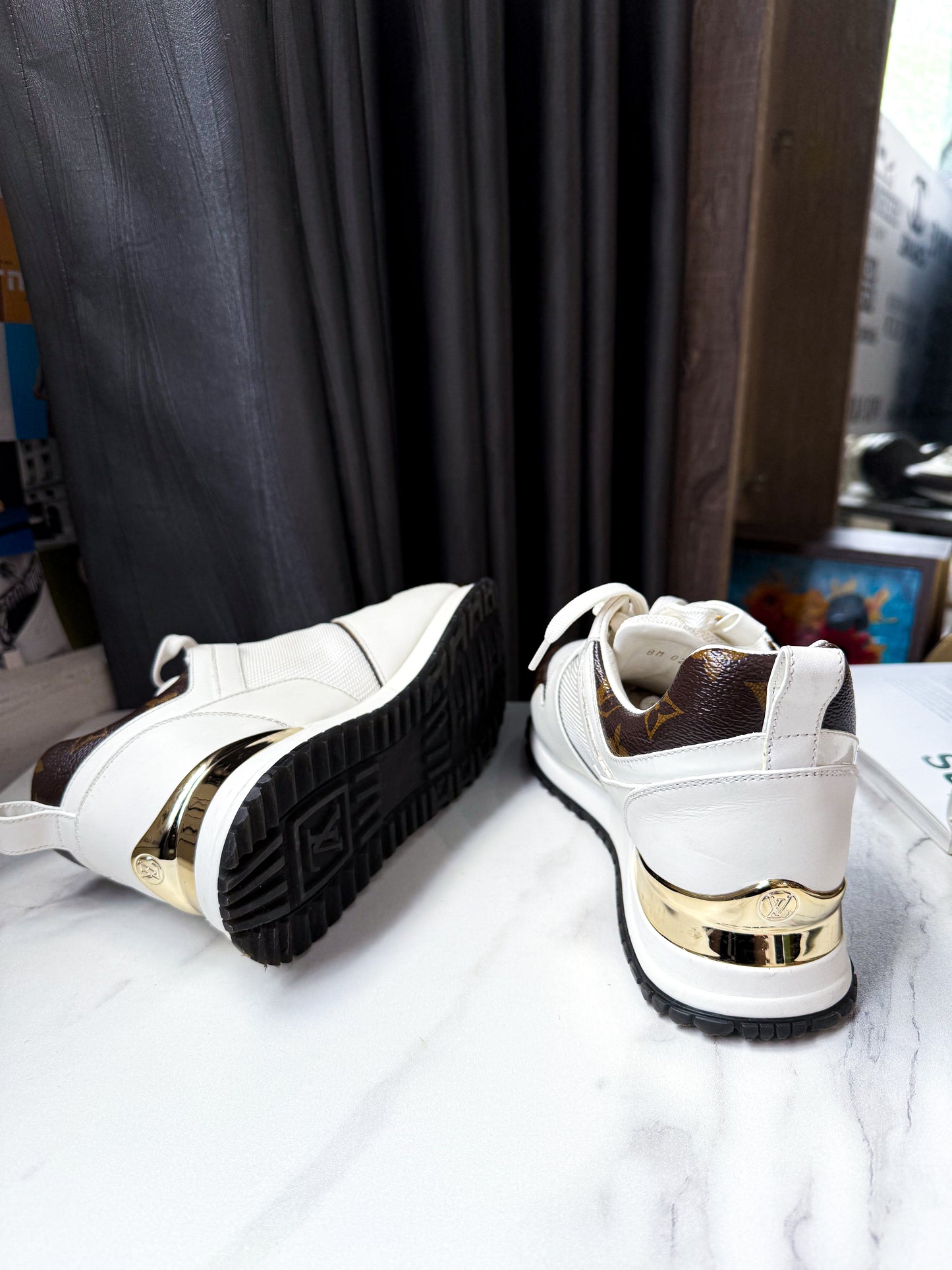 Giày LV Hot Trắng Size 36.5 Used