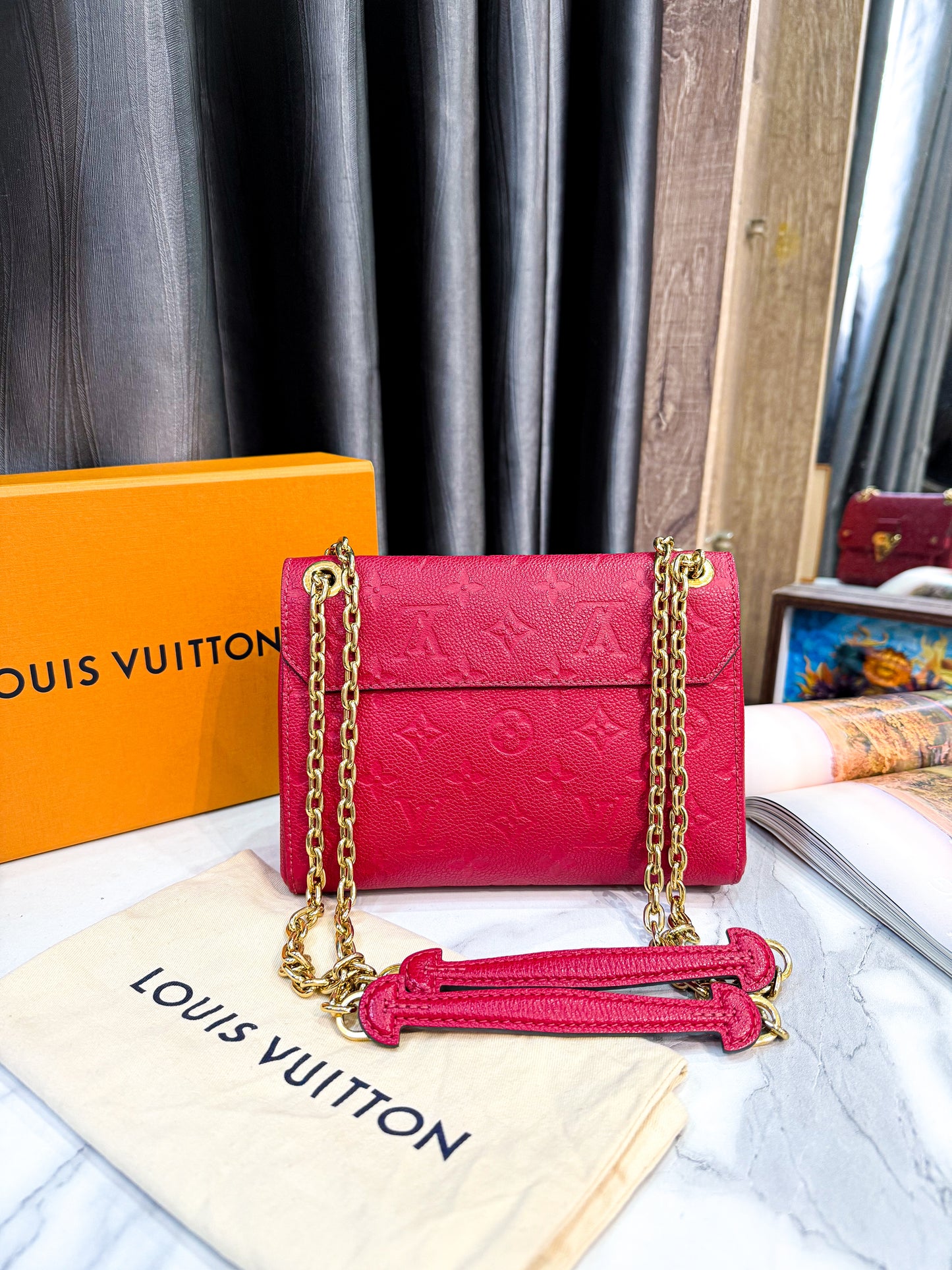 A A LV Vavin Da Bê Đỏ