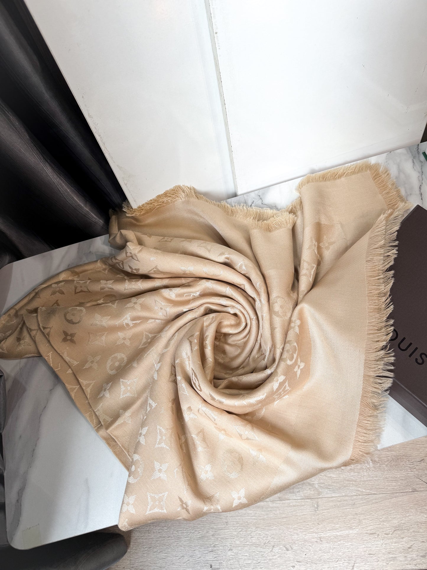 Khăn LV Khổ 140x140 Begie Nâu