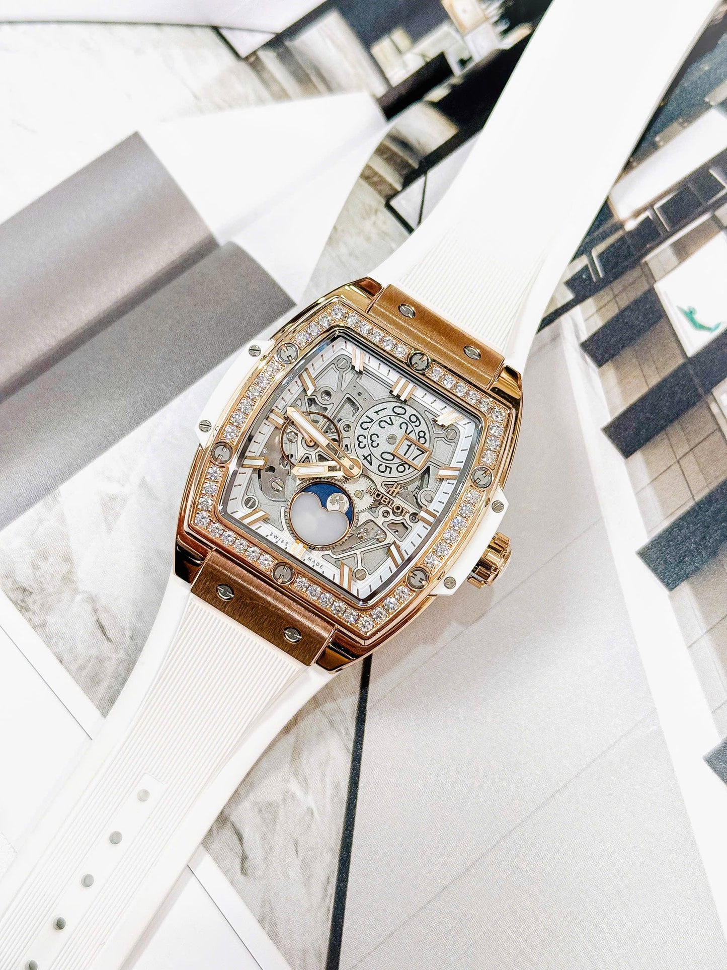 Đồng Hồ Hublot Spirit Of Bigbang Moonphase Gold White 42mm