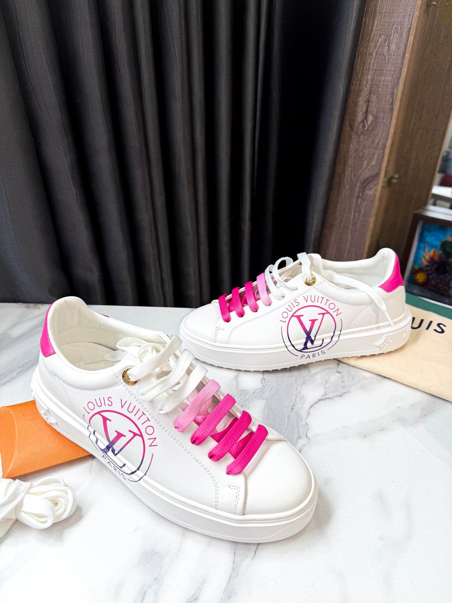 Giày LV Trắng Phối Hồng New Size 36