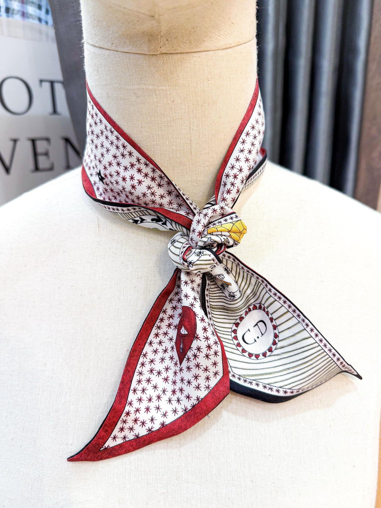 Khăn Twilly Dior Used