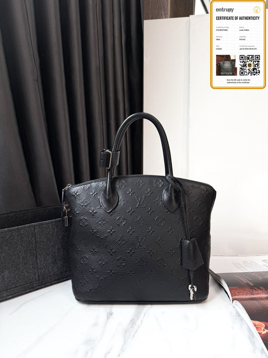 A LV Handbag Da Bê Đen