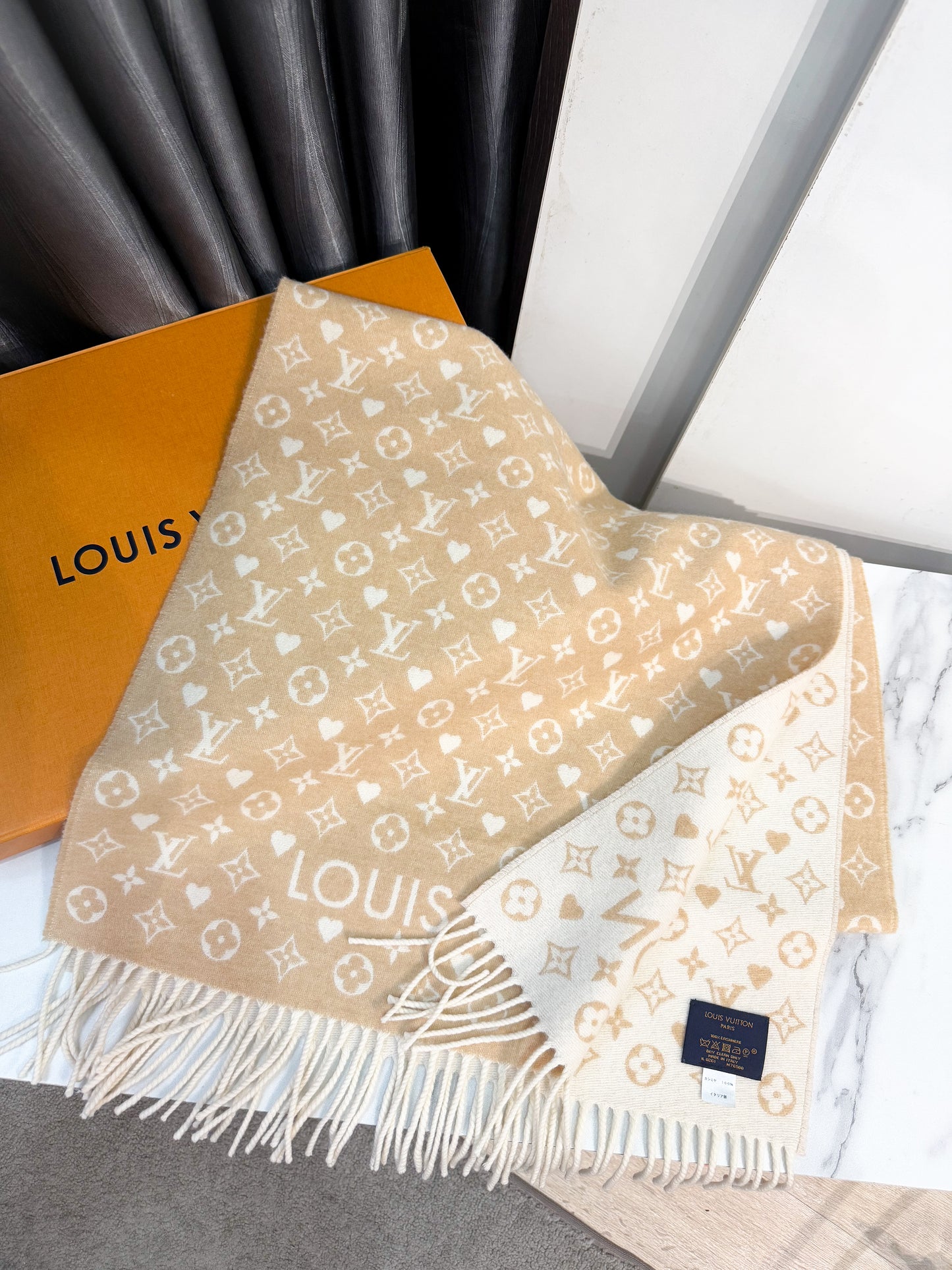 Khăn LV Cashmere Begie