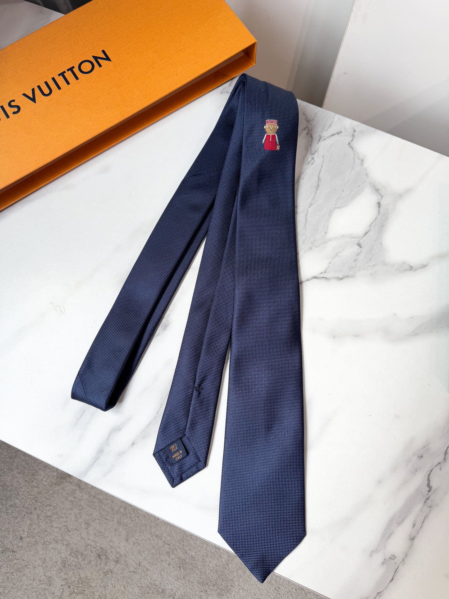 Cà Vạt LV Hình