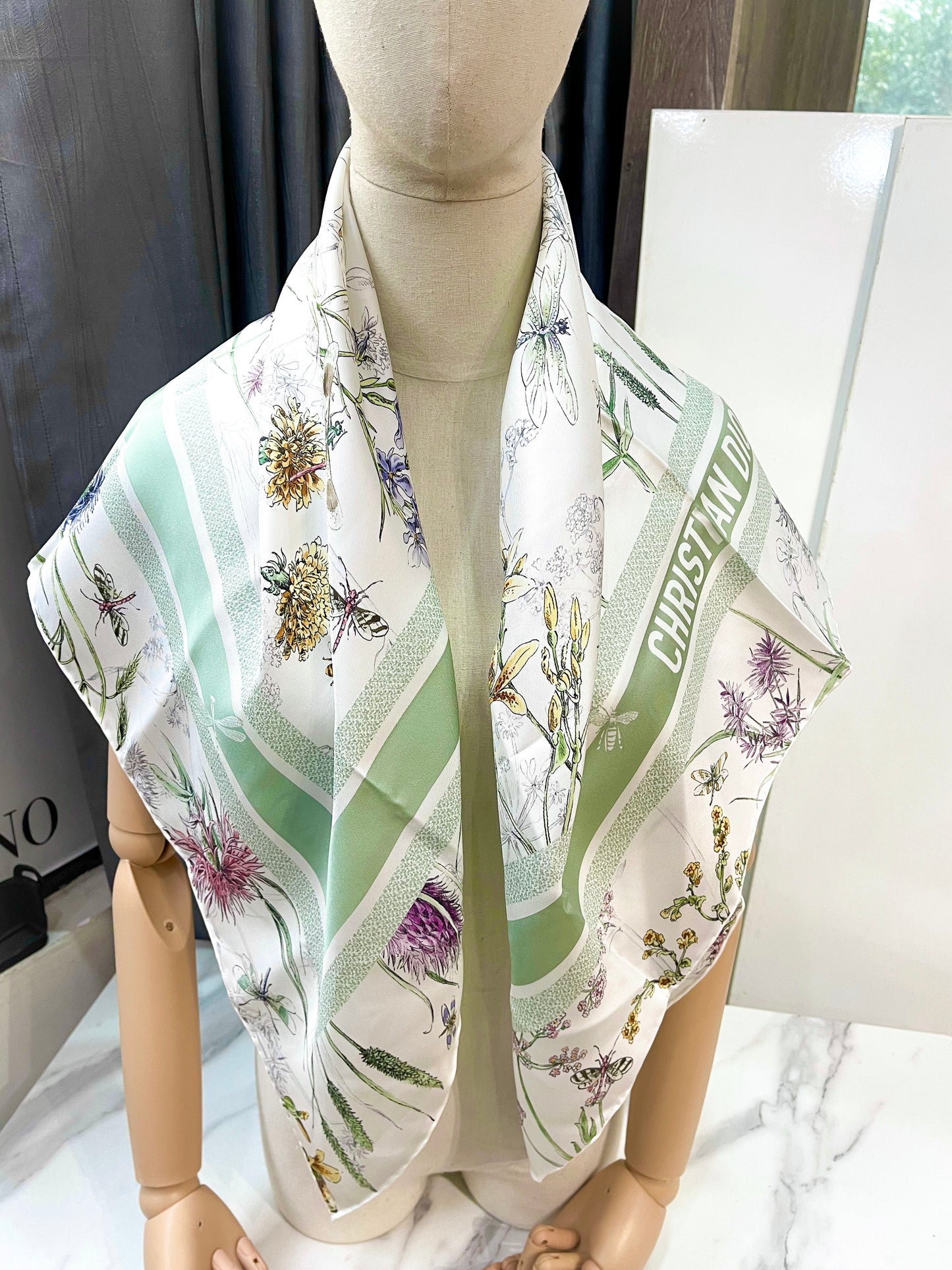 Khăn Dior Lụa New Tag