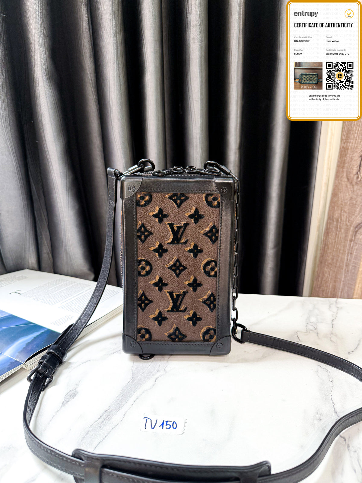 A A A LV Trunk TV150