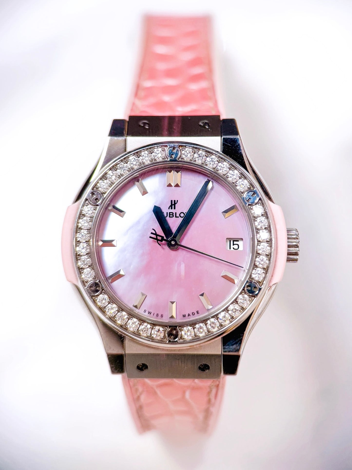 Đồng Hồ Hublot Classic Fusion 33mm Pink MOP