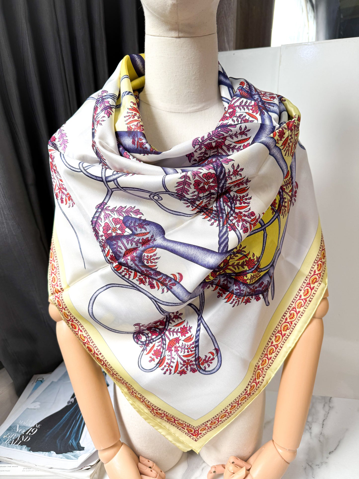 Khăn Lụa Hermes Tone Vàng Trắng