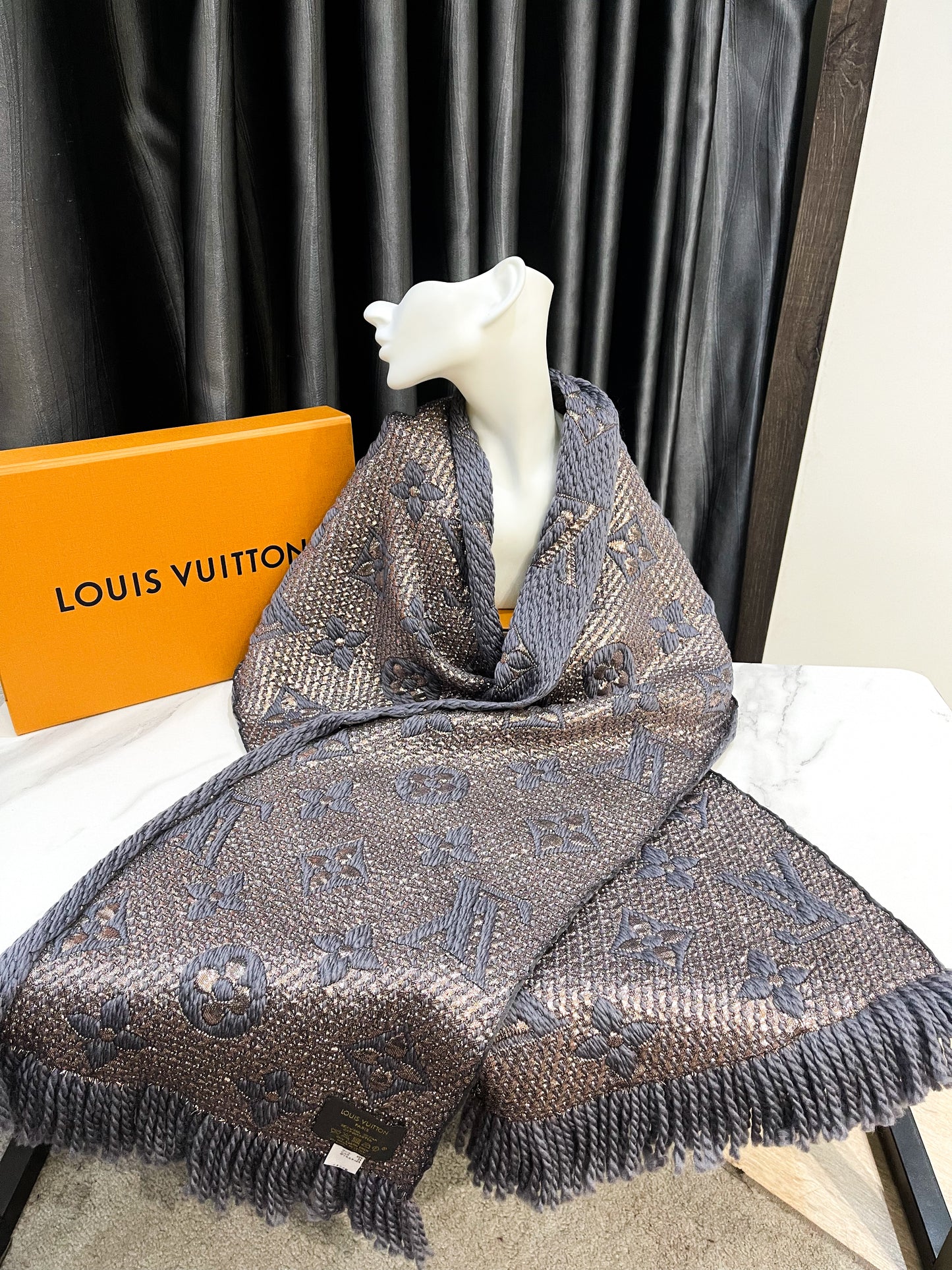 Khăn LV Len Ánh Kim Ghi