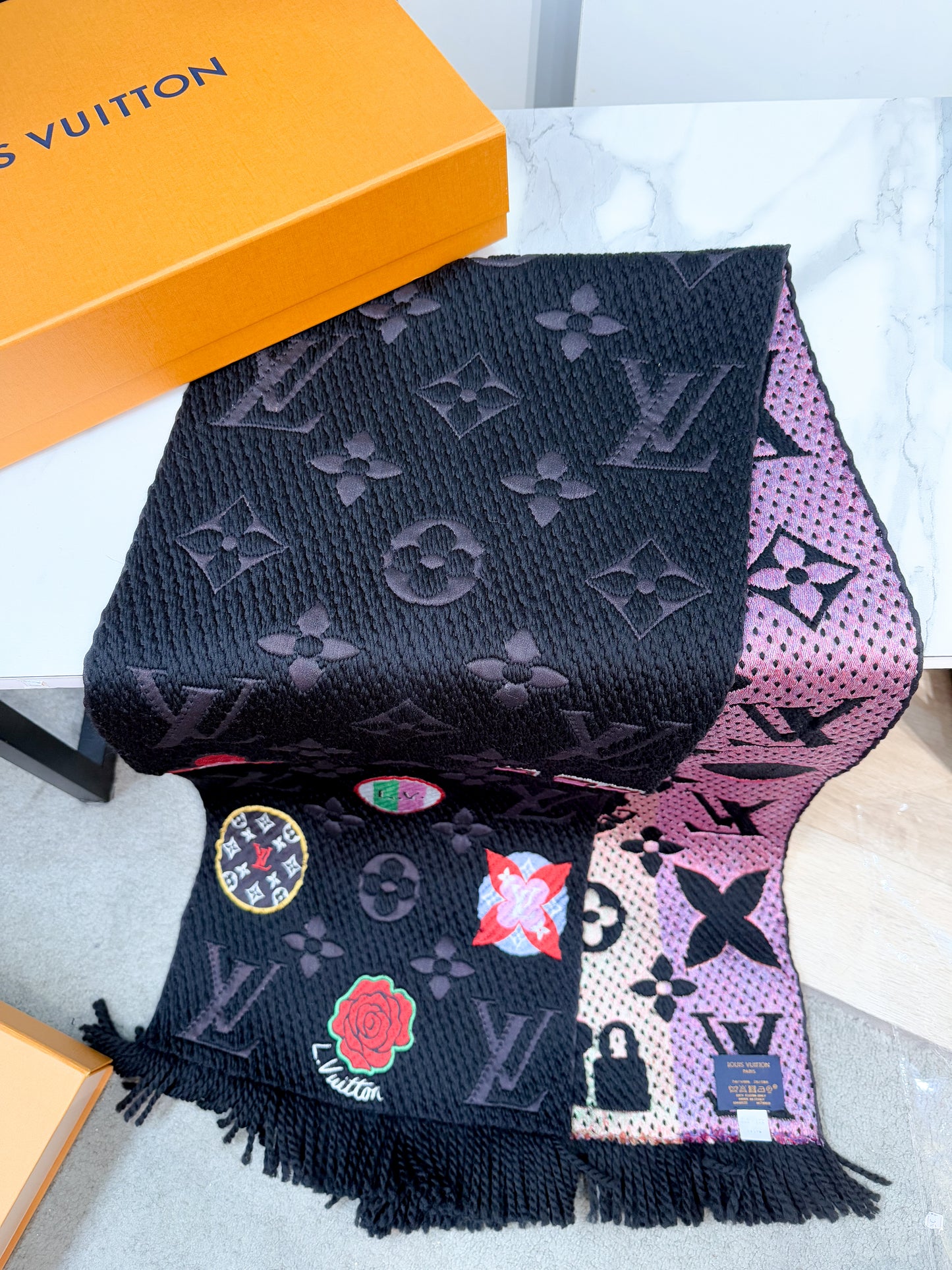 Khăn LV Len Rainbow Charm