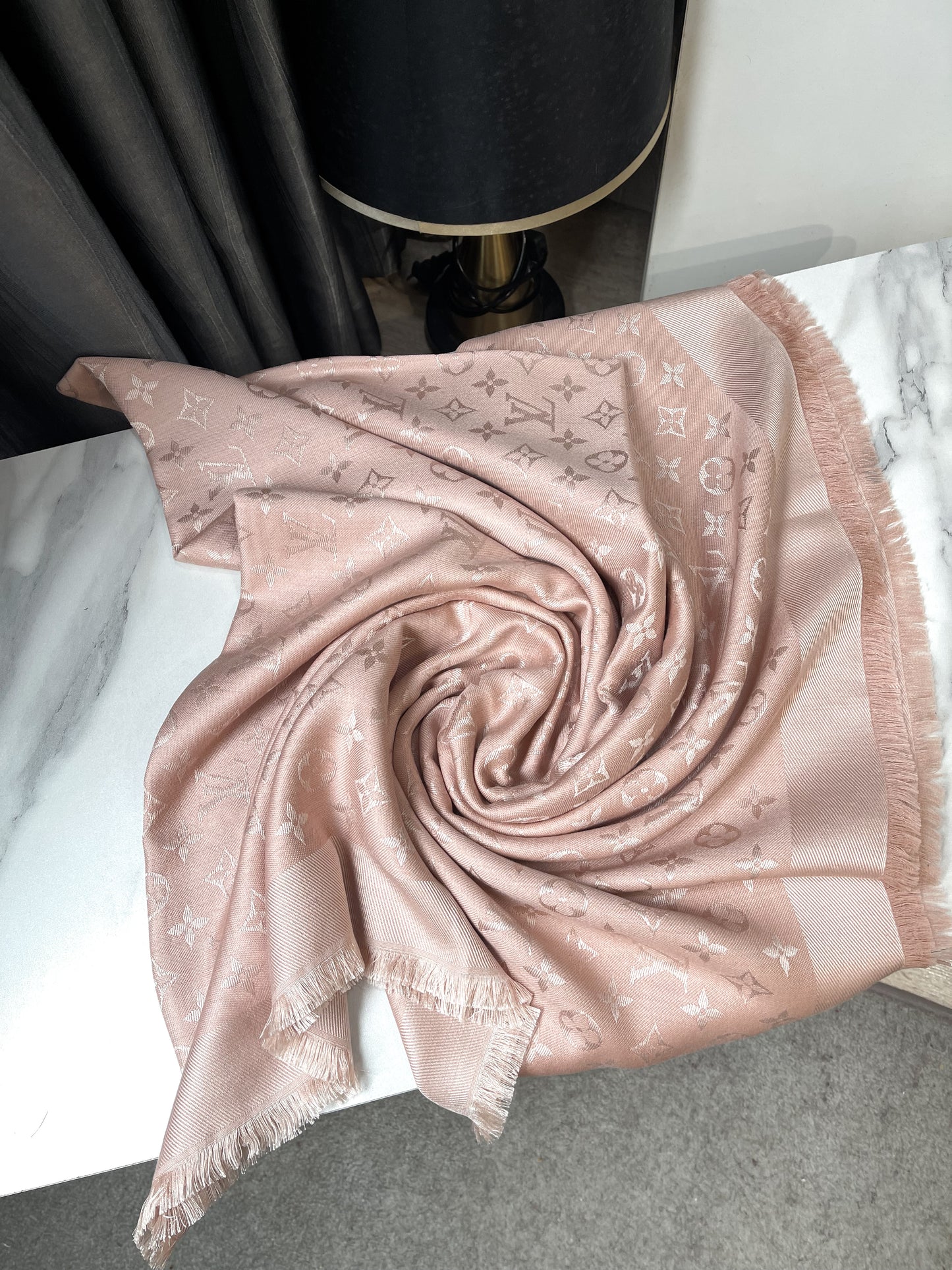 Khăn LV Hồng Khổ 140